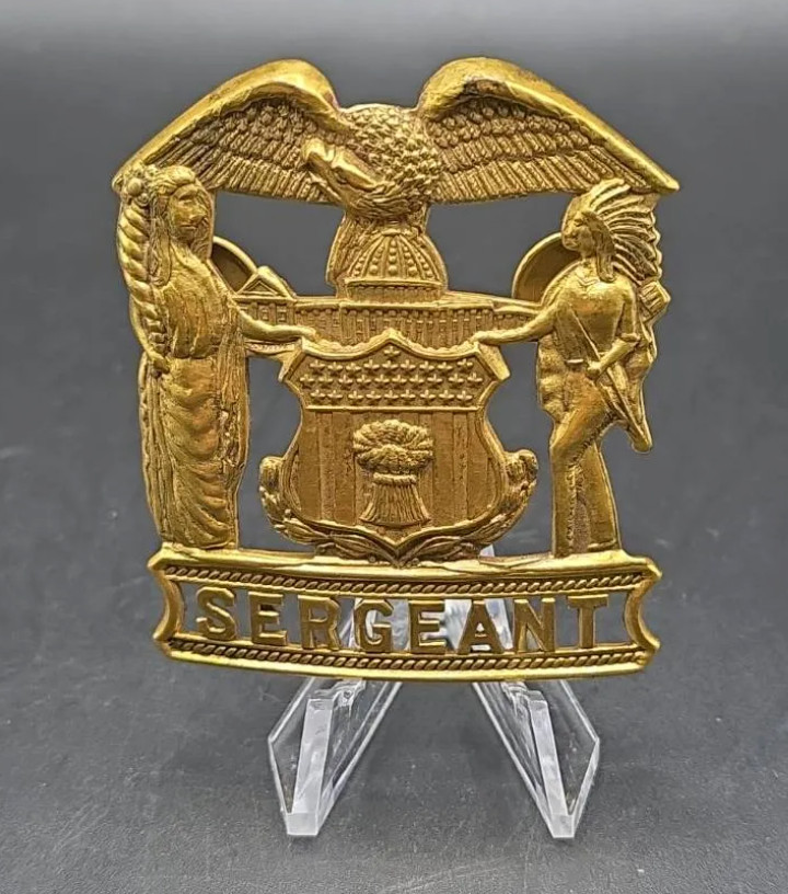 Vintage Illinois State Seal Sergeant Badge Gold Tone Eagle Shield Hat Insignia