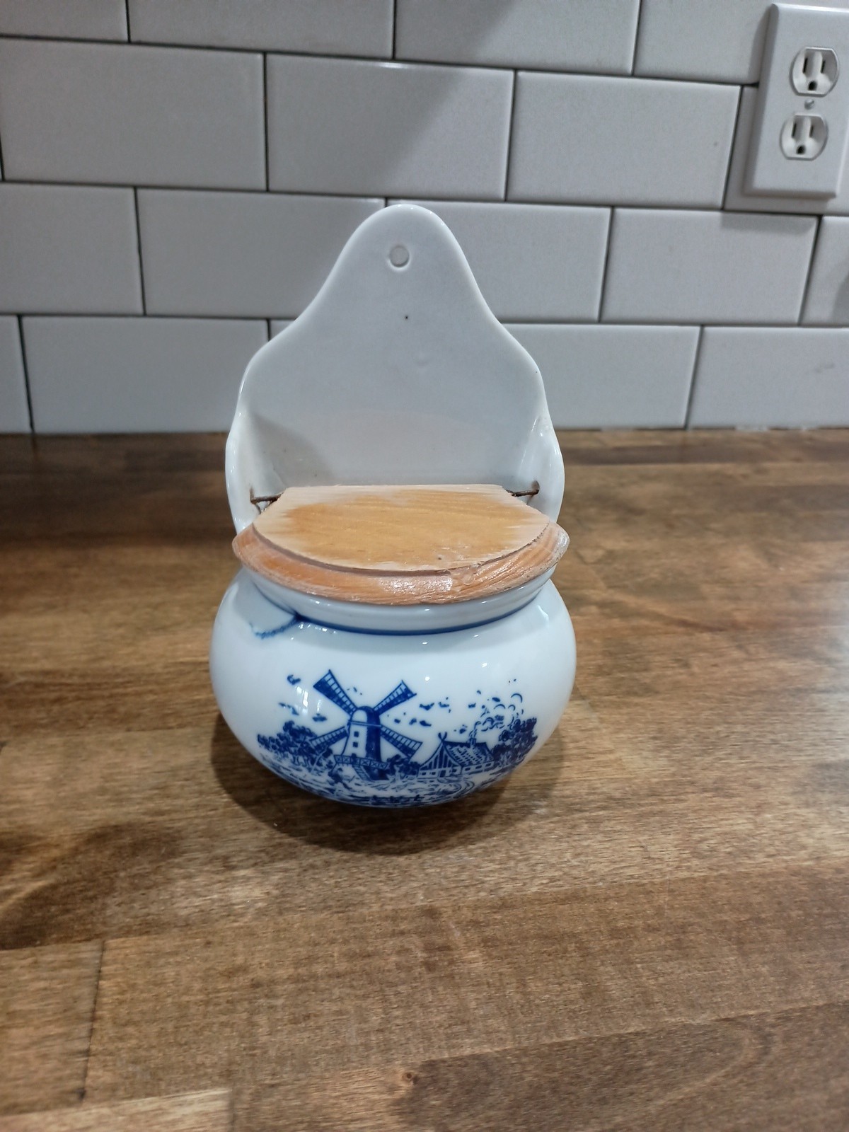 Vtg Telaflora Delft Wall Salt Box Cellar Blue White Windmill Farm Wood Lid Dutch