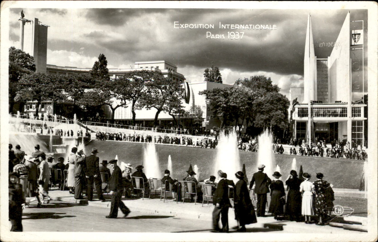 Paris Jardins et Bassins du Trocadero c1937 Real Photo Vintage Postcard
