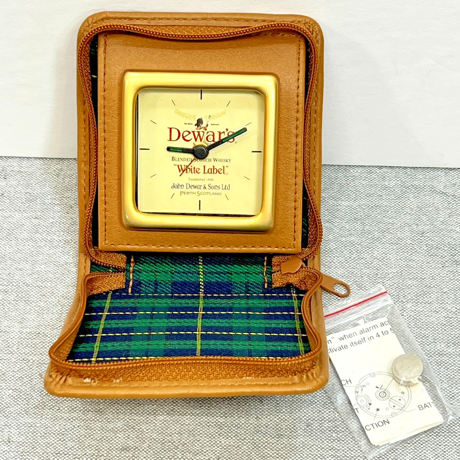 Clock Dewar\'s Scotch Whiskey White Label John Dewar & Sons Ltd Scotland