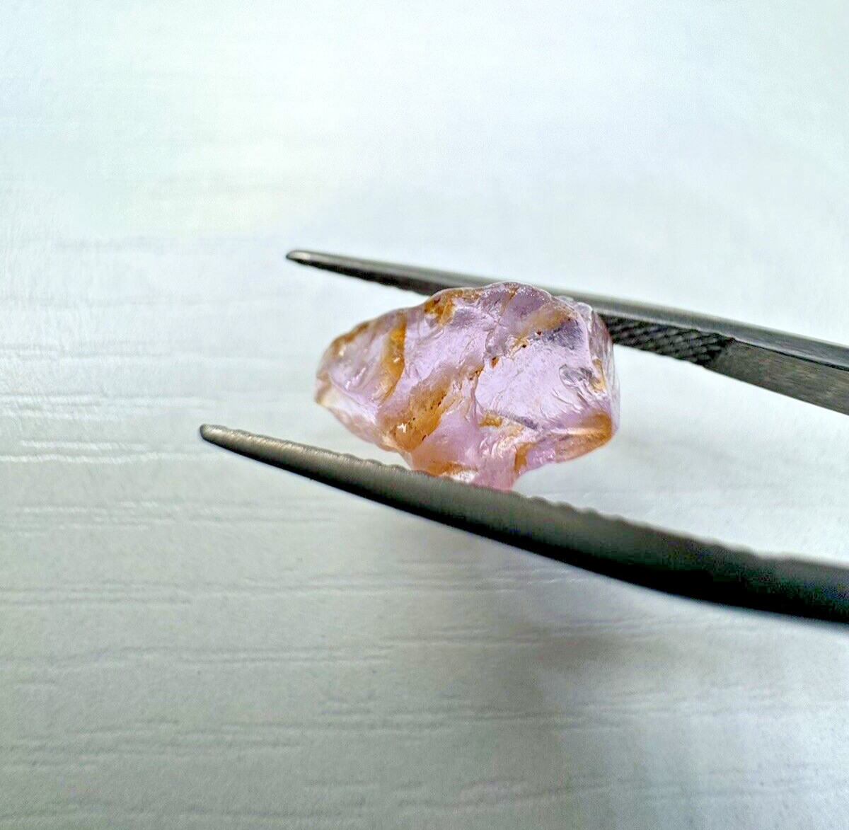 Sapphire *rare* pink clean  faceting rough gemstone Tanzania 4.17 carats