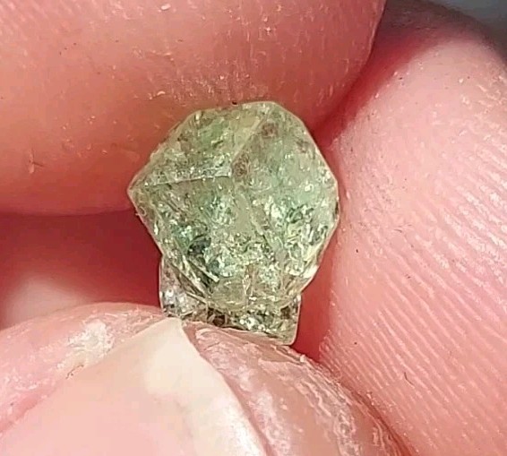 STUNNING TSAVORITE GARNET FROM TANZANIA 