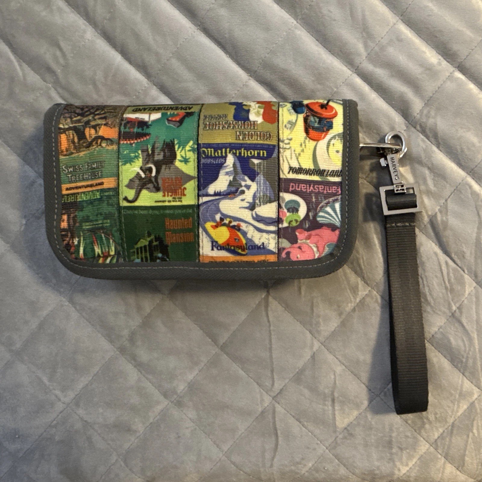 Disneyland 6oth Anniversary Harveys Seatbelt Wristlet Wallet-Rare Excellent Con Disneyland 6oth Anniversary Harveys Seatbelt Wristlet Wallet-Rare Excellent Con