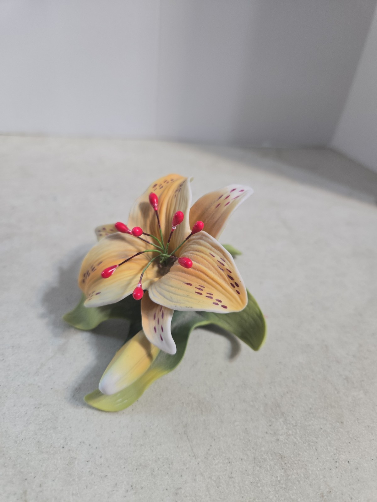 Vintage Porcelain Tiger Lily Sculpture Vintage Porcelain Tiger Lily Sculpture