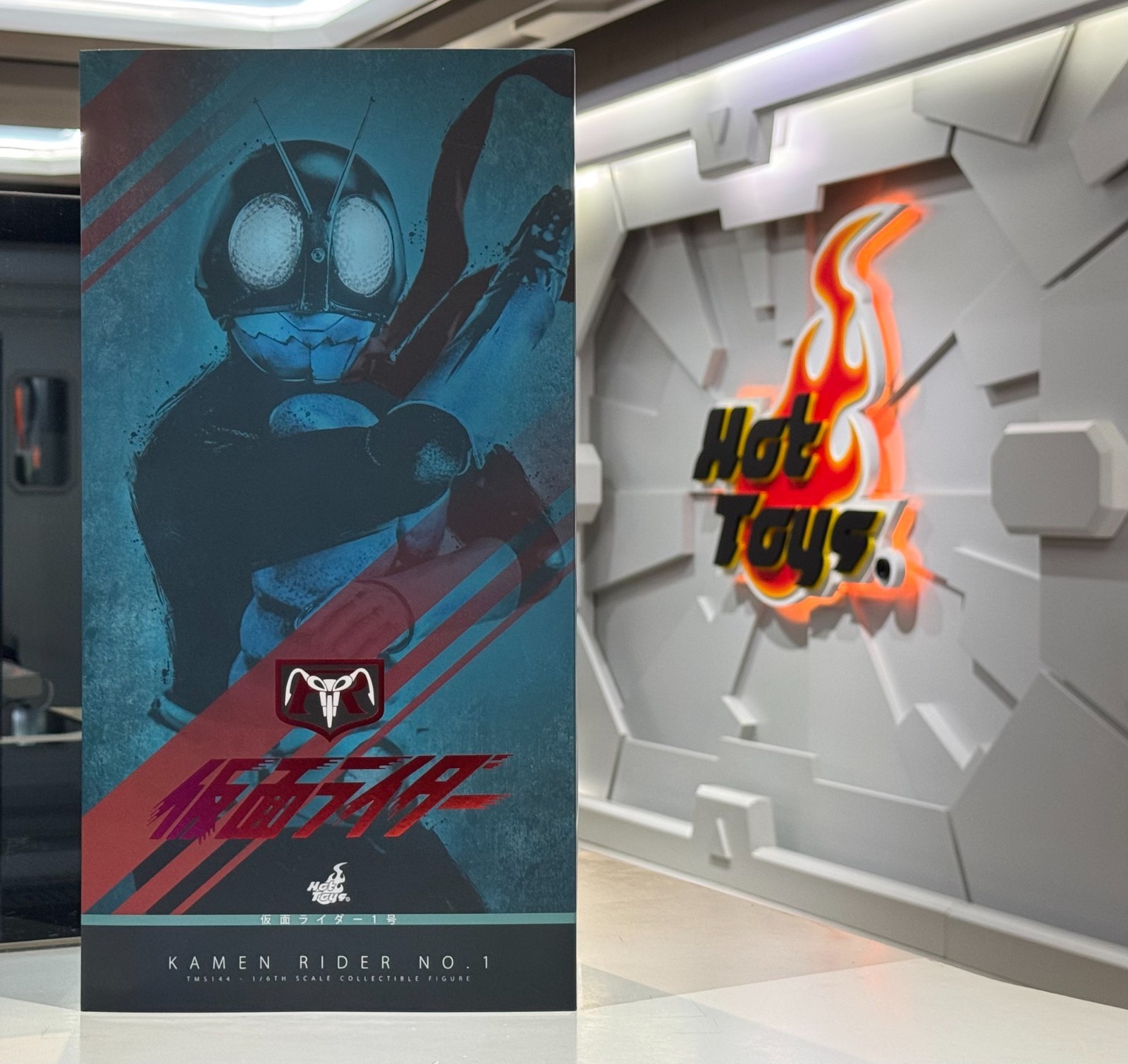 Ready Hot Toys TMS144 Kamen Rider 1/6 Kamen Rider No.1