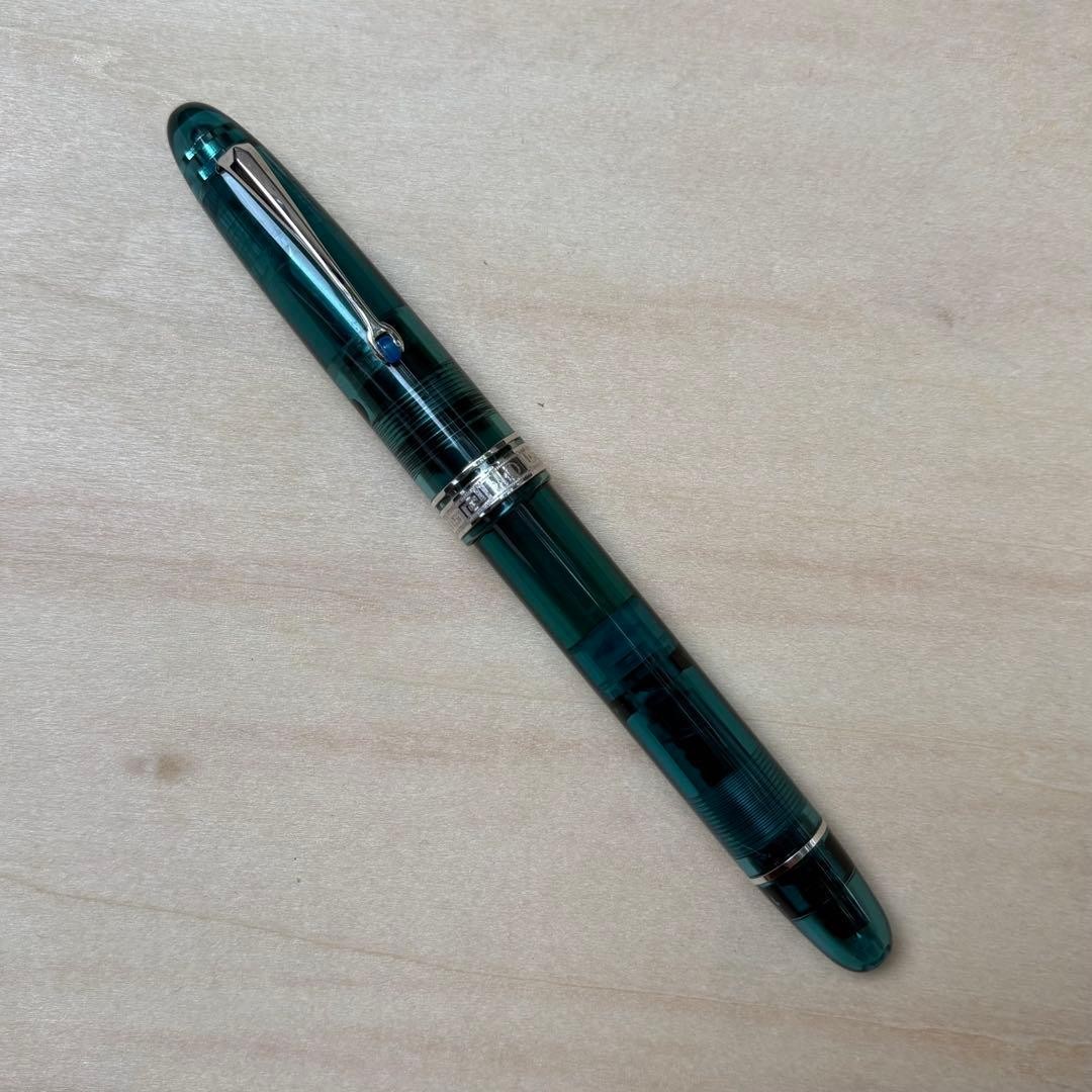 Omas Ojiva Vision Emerald Green Hi-Tech Finish Fountain Pen F