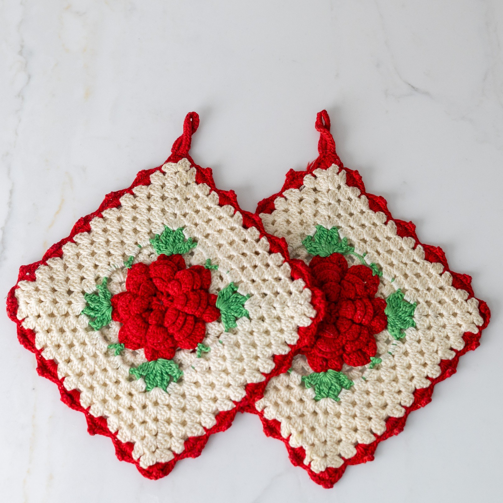 Vintage Hand Crocheted Christmas Rose Pot Holders Trivets Set of 2 Red Green