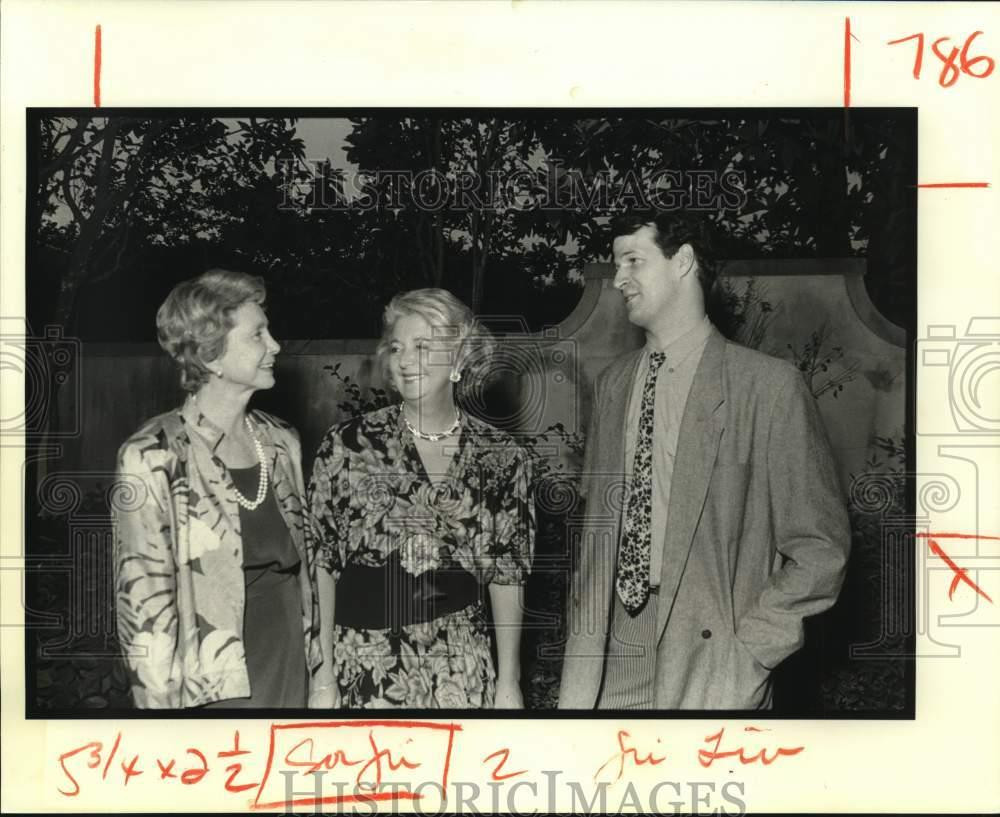 1989 Press Photo Guests attending the Longue View Art in Flowers Event