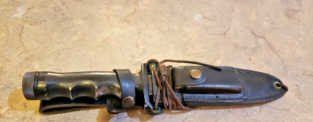 Vintage Explorer Wilderness Knife #21-049 with Leather Sheath