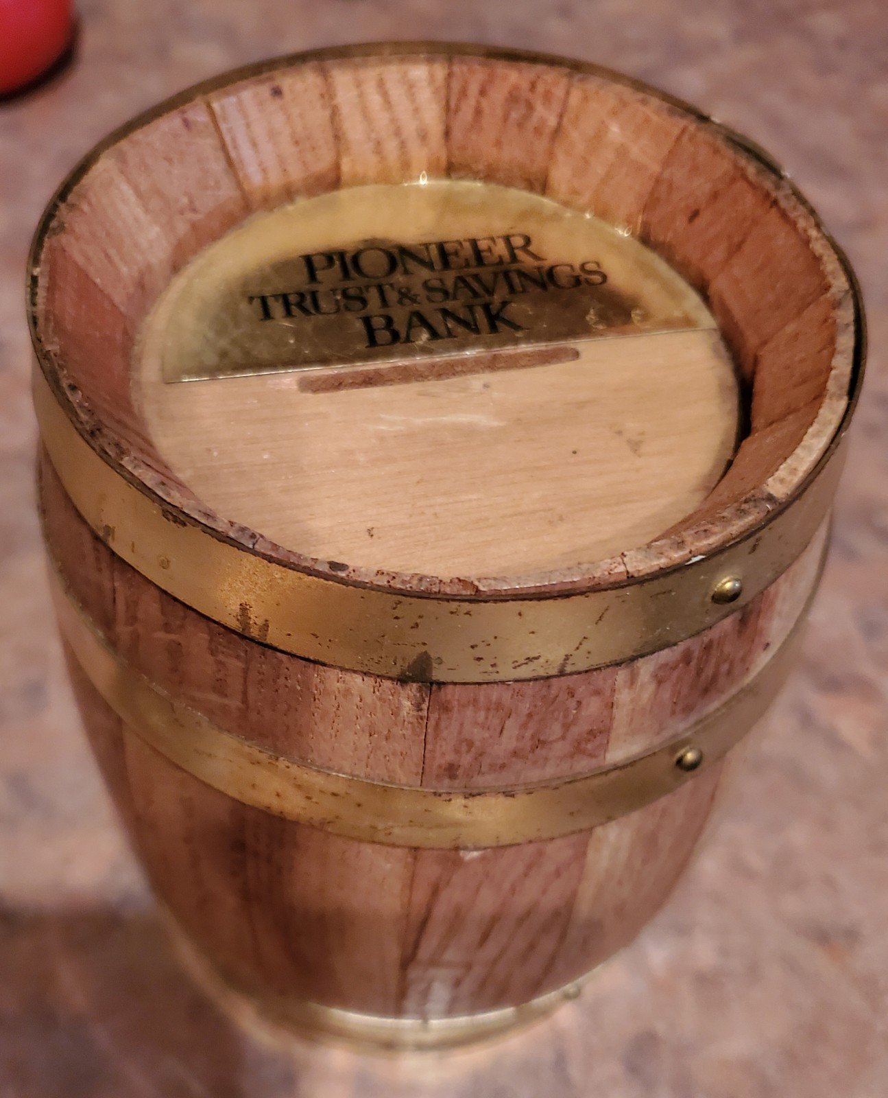 Vintage: Chicago's Pioneer Trust & Savings Bank Promotional Wooden Barrel  Bank