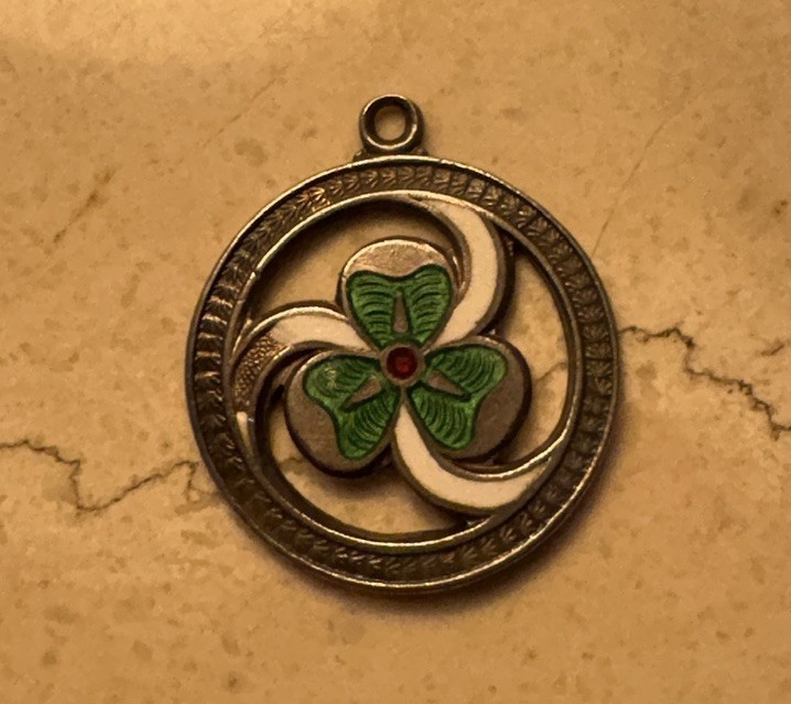 ANTIQUE STERLING SILVER & ENAMEL SHAMROCK GIRL GUIDES THANKS PENDANT HALLMARKED
