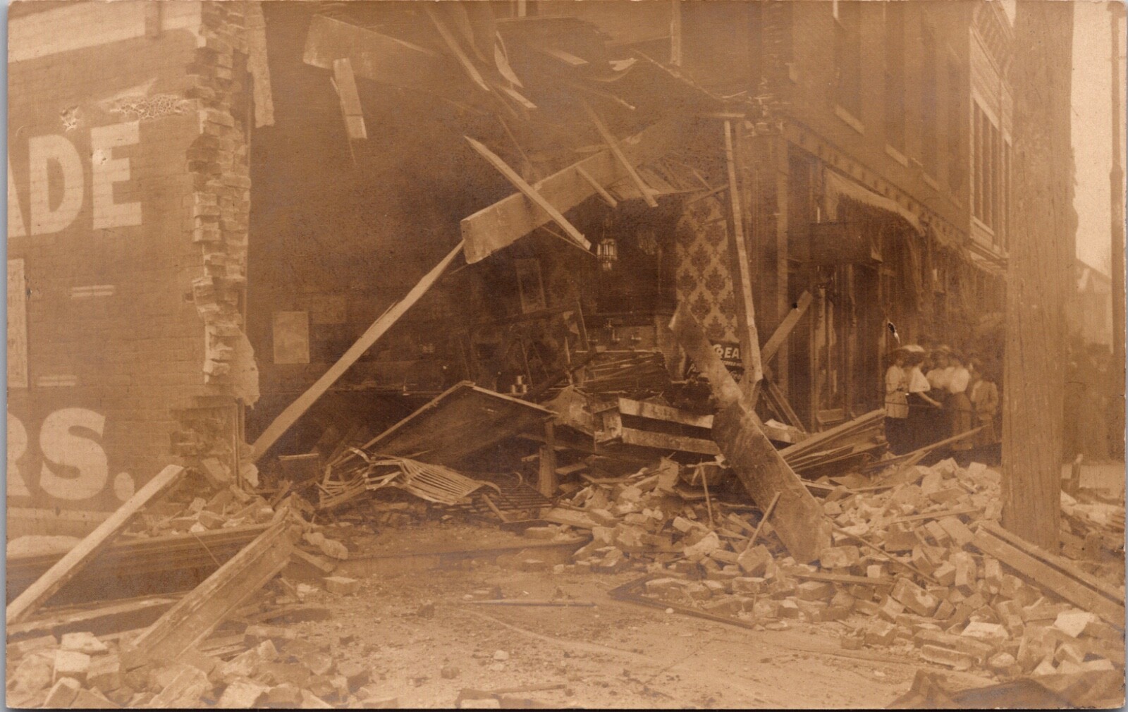 1907 Street Car Wrecked Crashed Into Building 8th & Walnut Evansville Indiana