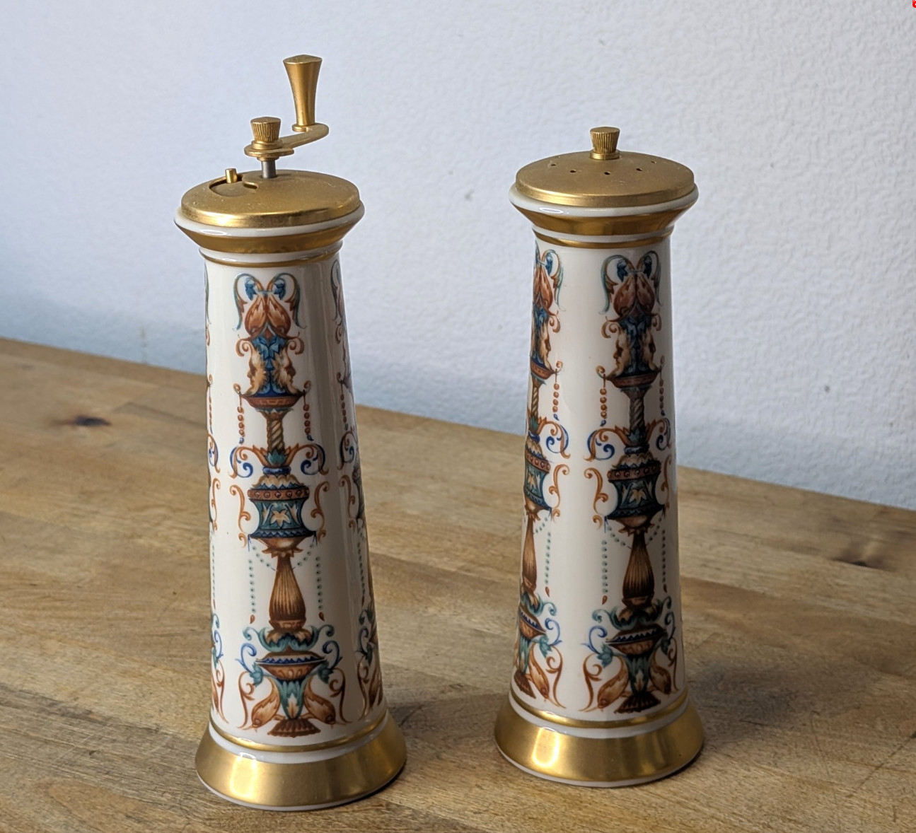 Vintage Lenox Lido Salt Shaker And Pepper Mill Set With 24K Gold Trim