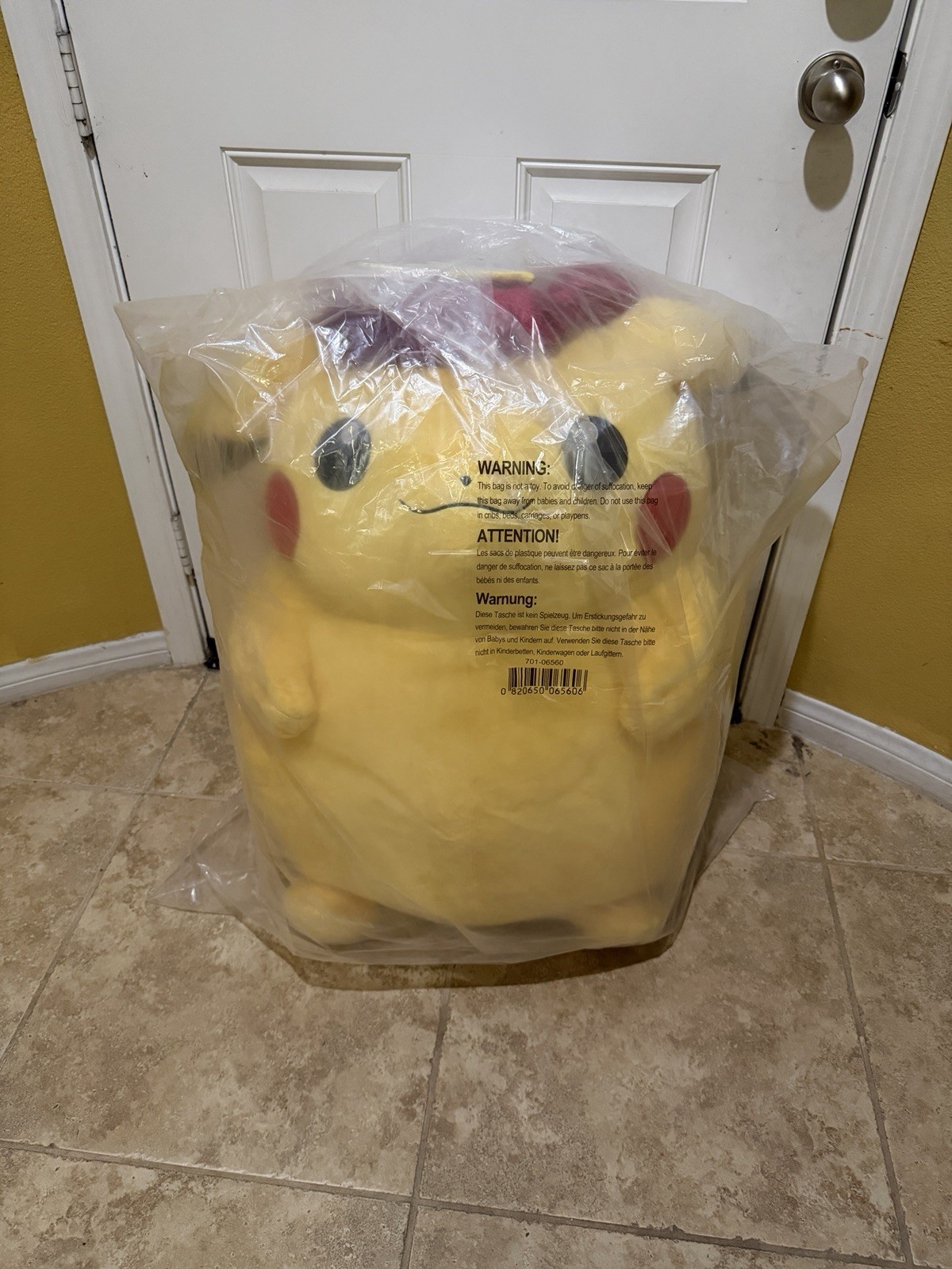 Pokemon Center Limited Pikachu Gigantamax Plush Doll 31 ½ ″ SUPER BIG JUMBO Used