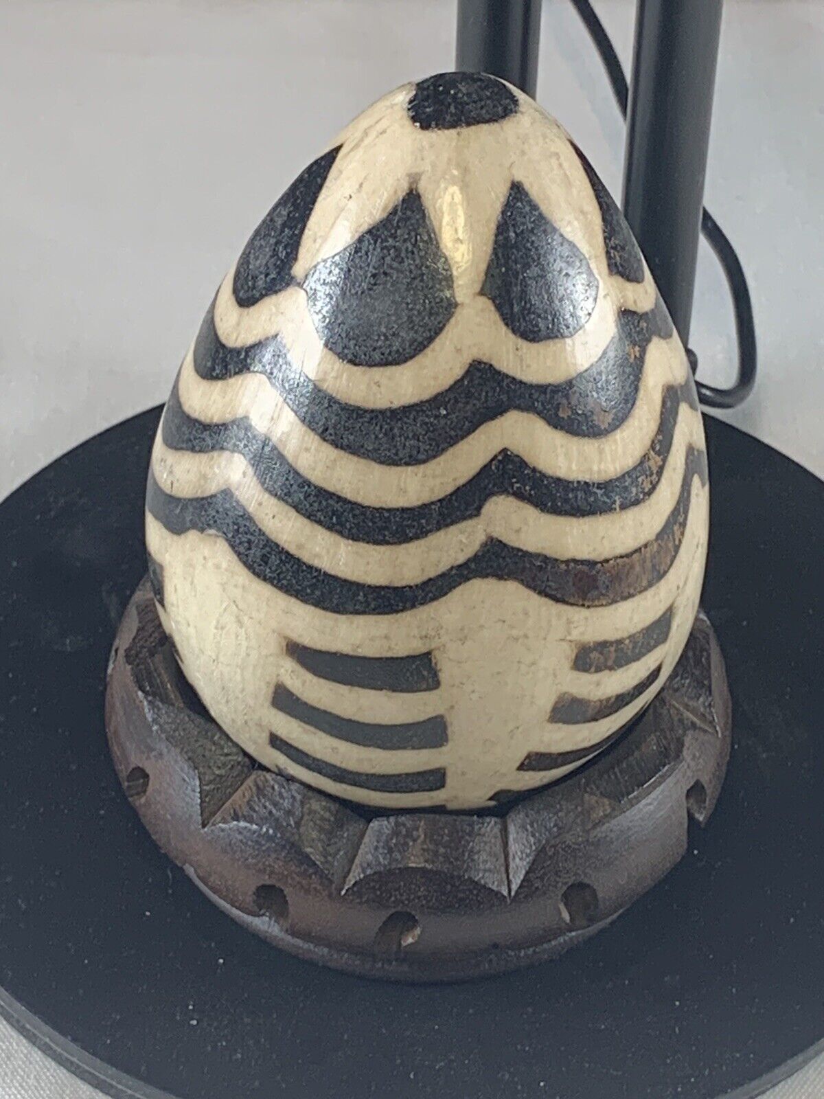 Antique Handmade Chulucanas Painted Pottery Egg Peru  with Wooden Stand