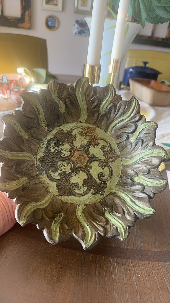 Vintage Italian Florentine Gilt Wood Wall Plaque /bowl Vintage Italian Florentine Gilt Wood Wall Plaque /bowl