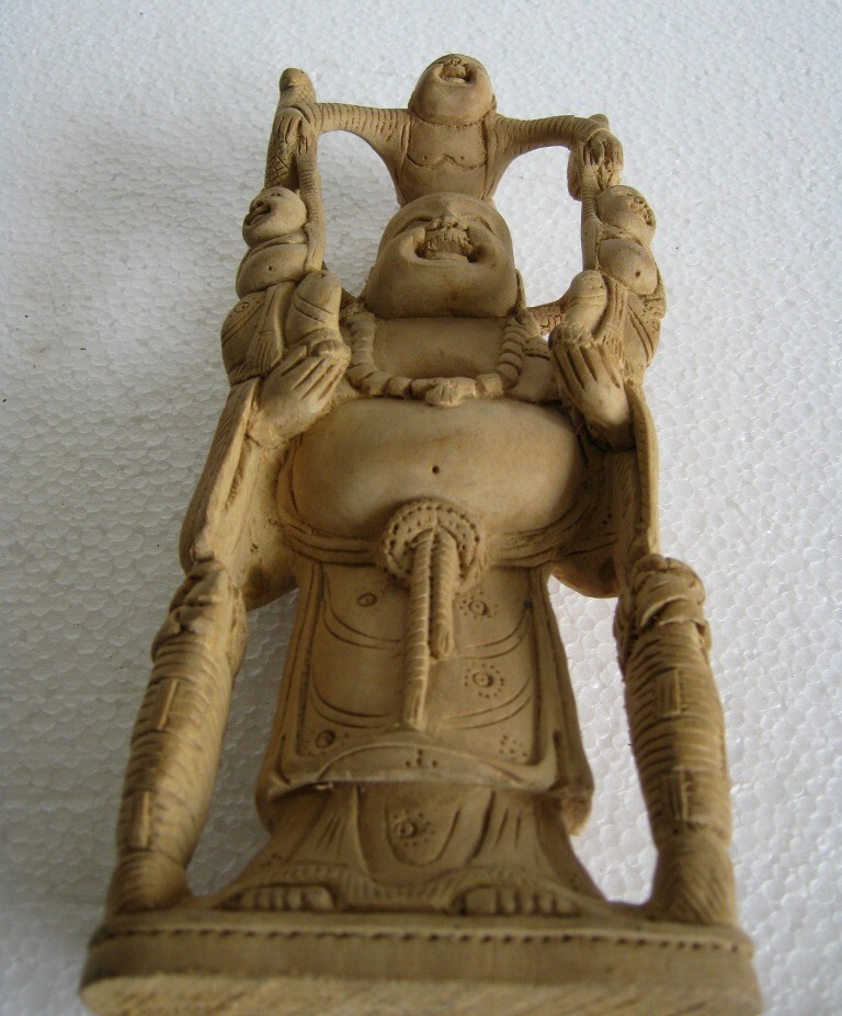 VINTAGE WOODEN CHINESE BUDDHA STATUE FINE HAND CARVING VINTAGE WOODEN CHINESE BUDDHA STATUE FINE HAND CARVING