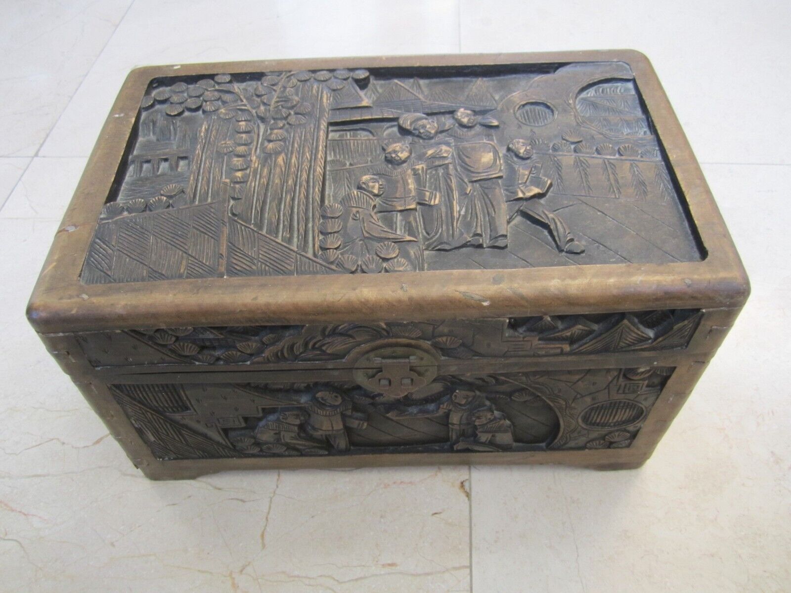 Vtg Chinese Hand Carved Ornate Case Storage Box 5 Figures Camphor Wood Large
