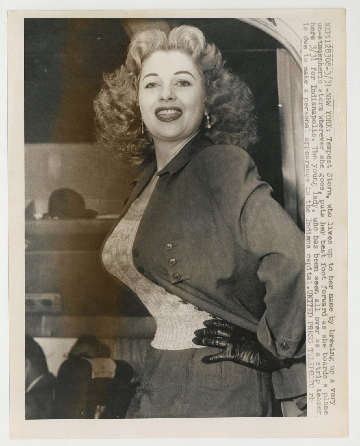 Tempest Storm 1957 Rare Newswire Photo 7x10 Burlesque Strip Tease Dancer J14849 Tempest Storm 1957 Rare Newswire Photo 7x10 Burlesque Strip Tease Dancer J14849