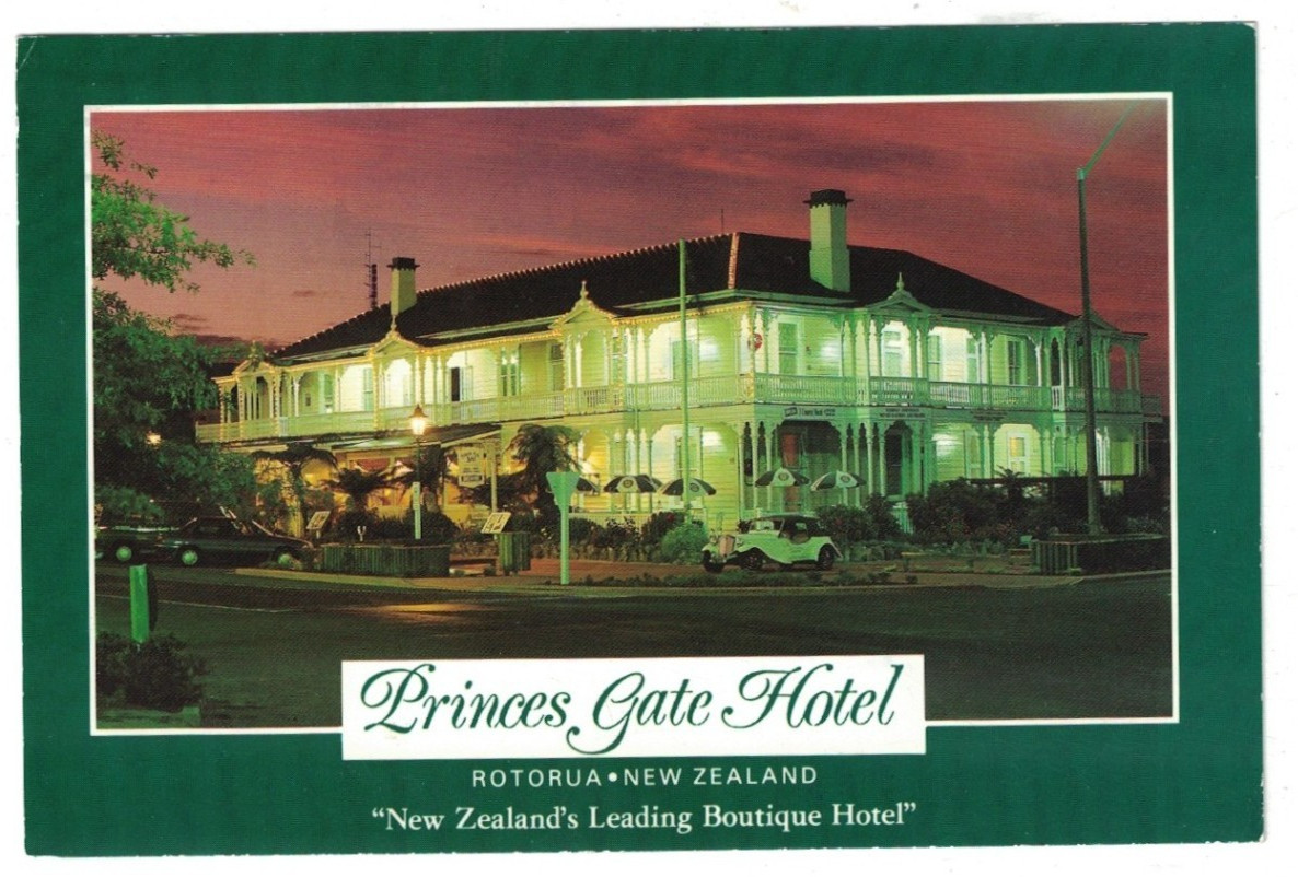 VINTAGE PRINCES GATE HOTEL AT NIGHT ROTORUA NEW ZEALAND POSTCARD