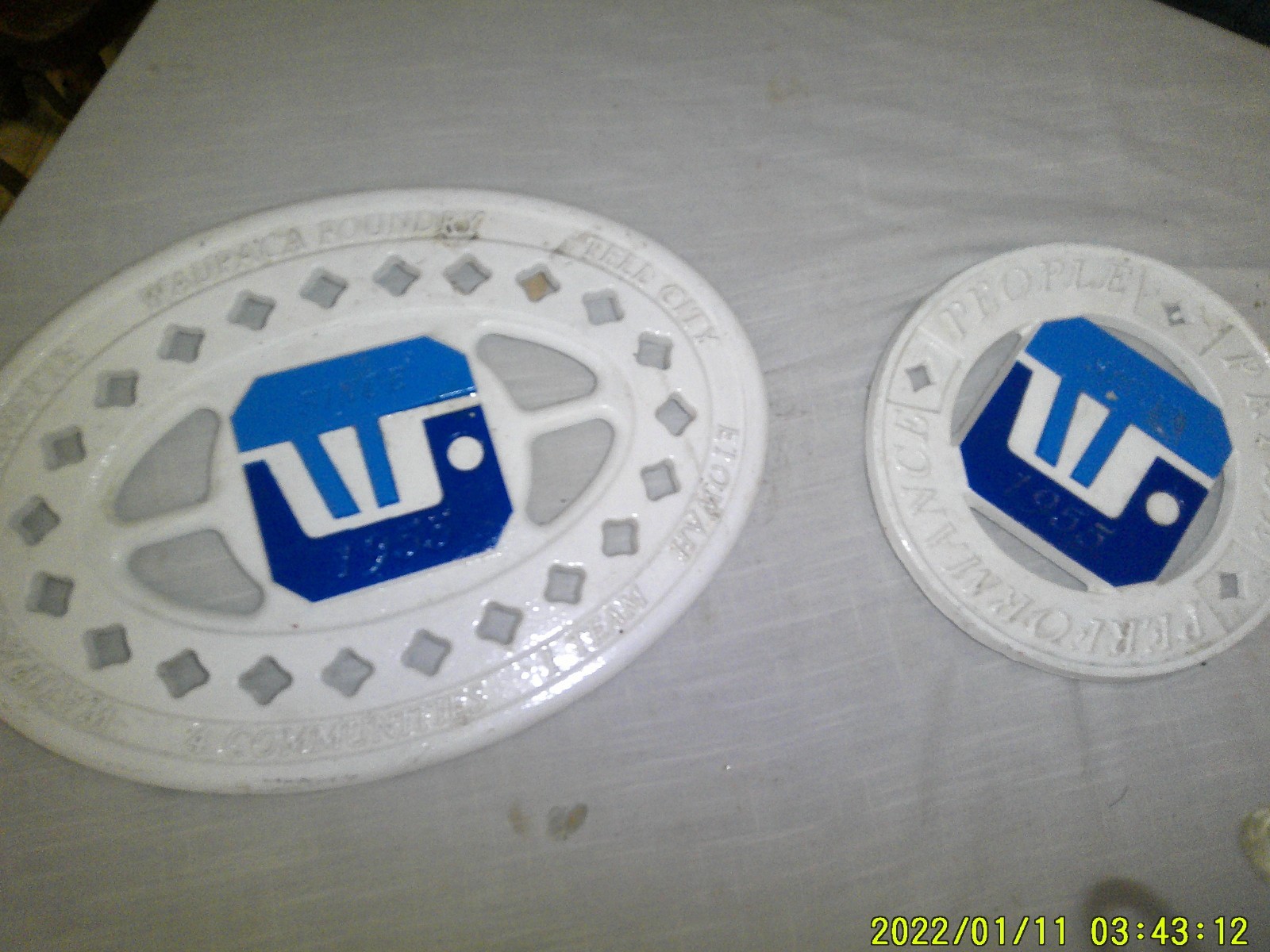 2 CAST IRON WAUPACA FOUNDRY TRIVETS TELL CITY INDIANA
