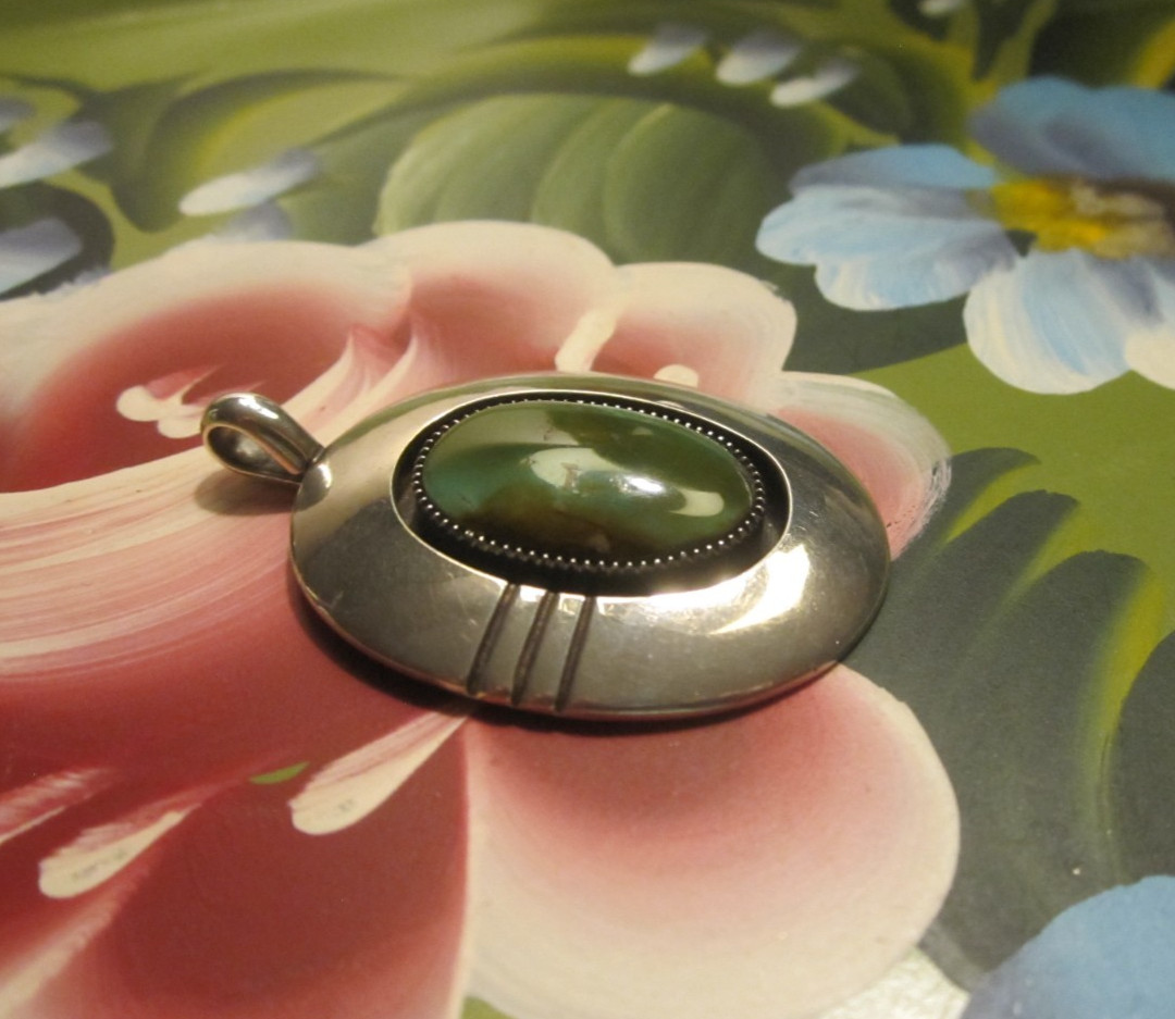 VINTAGE  GREEN TURQUOISE OVAL PENDANT~STERLING SILVER~1.75X1.25 IN.