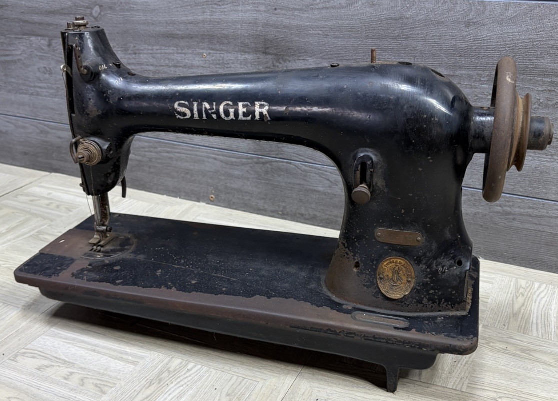 Antique Industrial Singer 31-19 Metal Heavy Duty Sewing Machine As Is / Display 