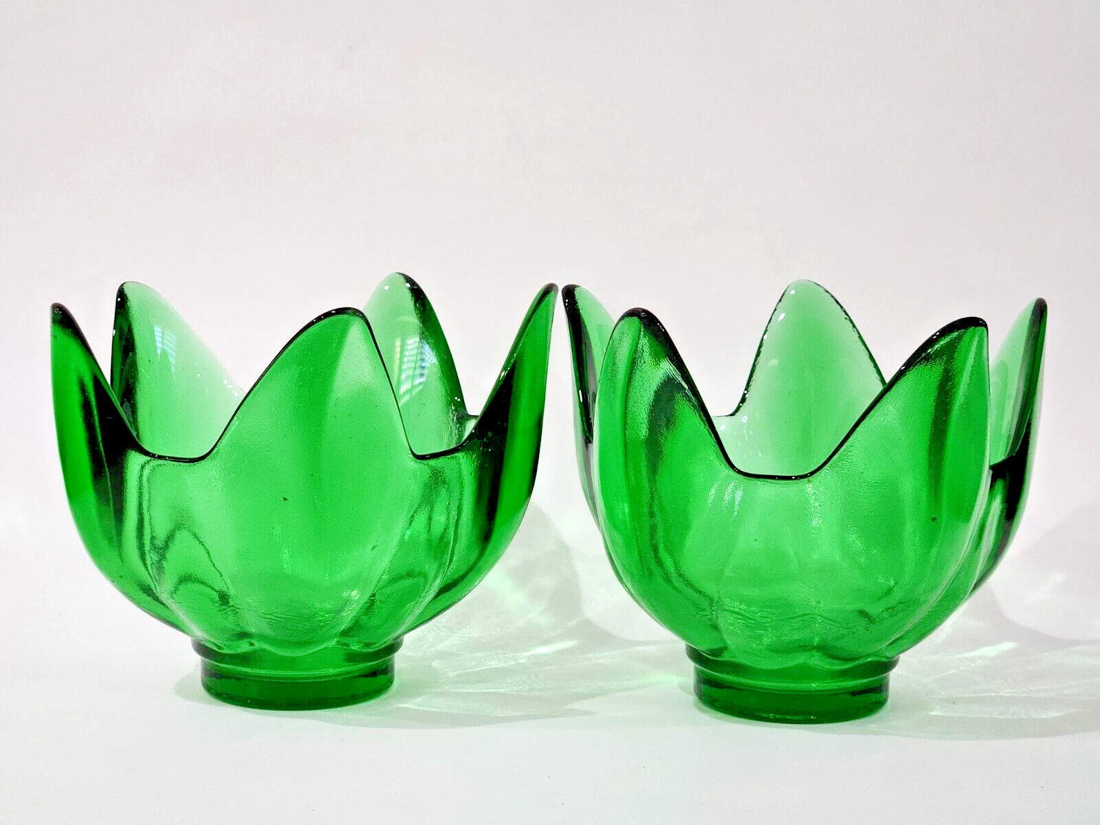 Vintage Green Emerald 5 Petal MCM Footed Bowl Glass Open Compote Crackle Design Vintage Green Emerald 5 Petal MCM Footed Bowl Glass Open Compote Crackle Design