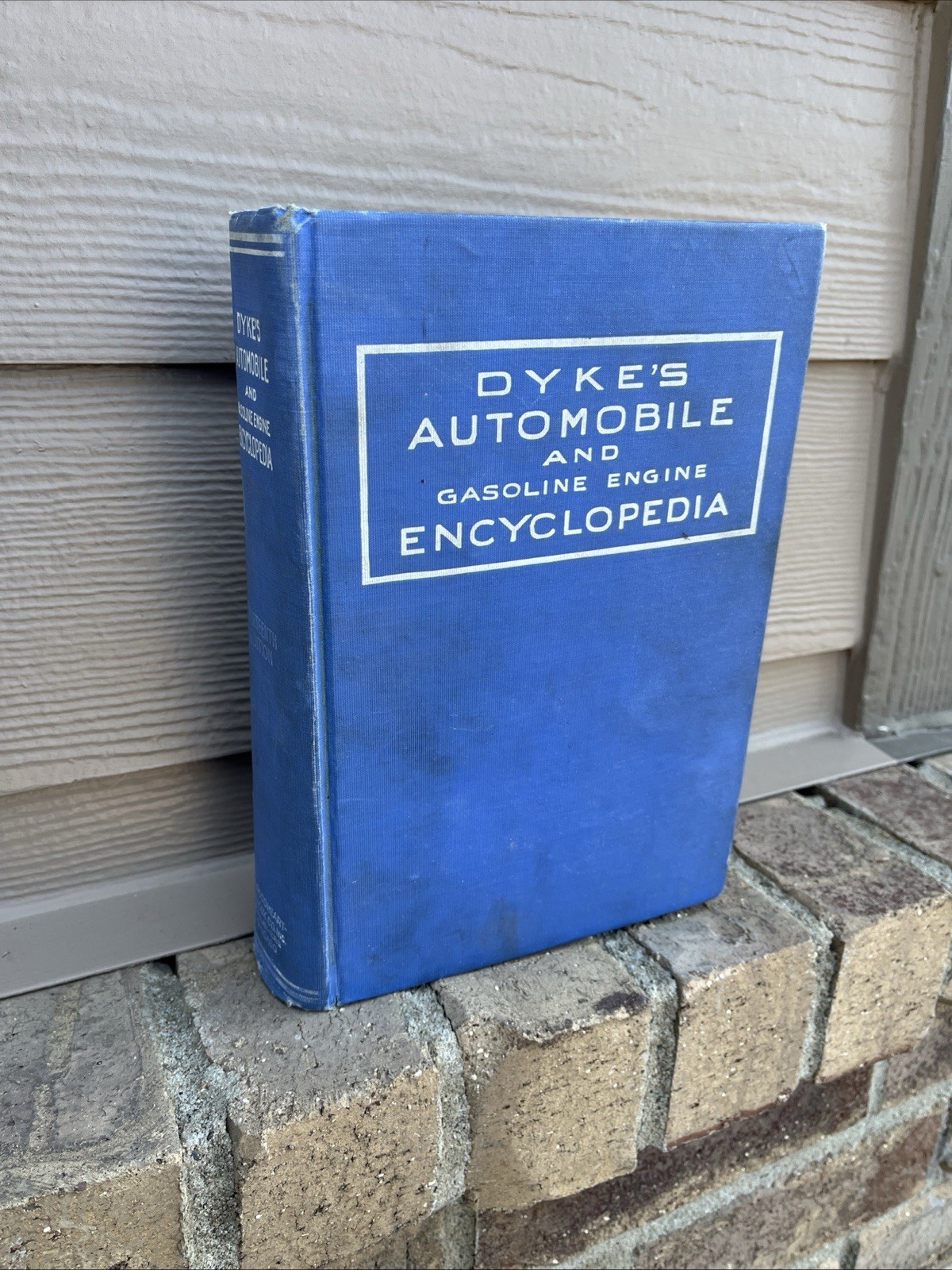 Vintage 1923 Dyke’s Automobile and Gasoline Engine Encyclopedia 13th Edition Vintage 1923 Dyke’s Automobile and Gasoline Engine Encyclopedia 13th Edition