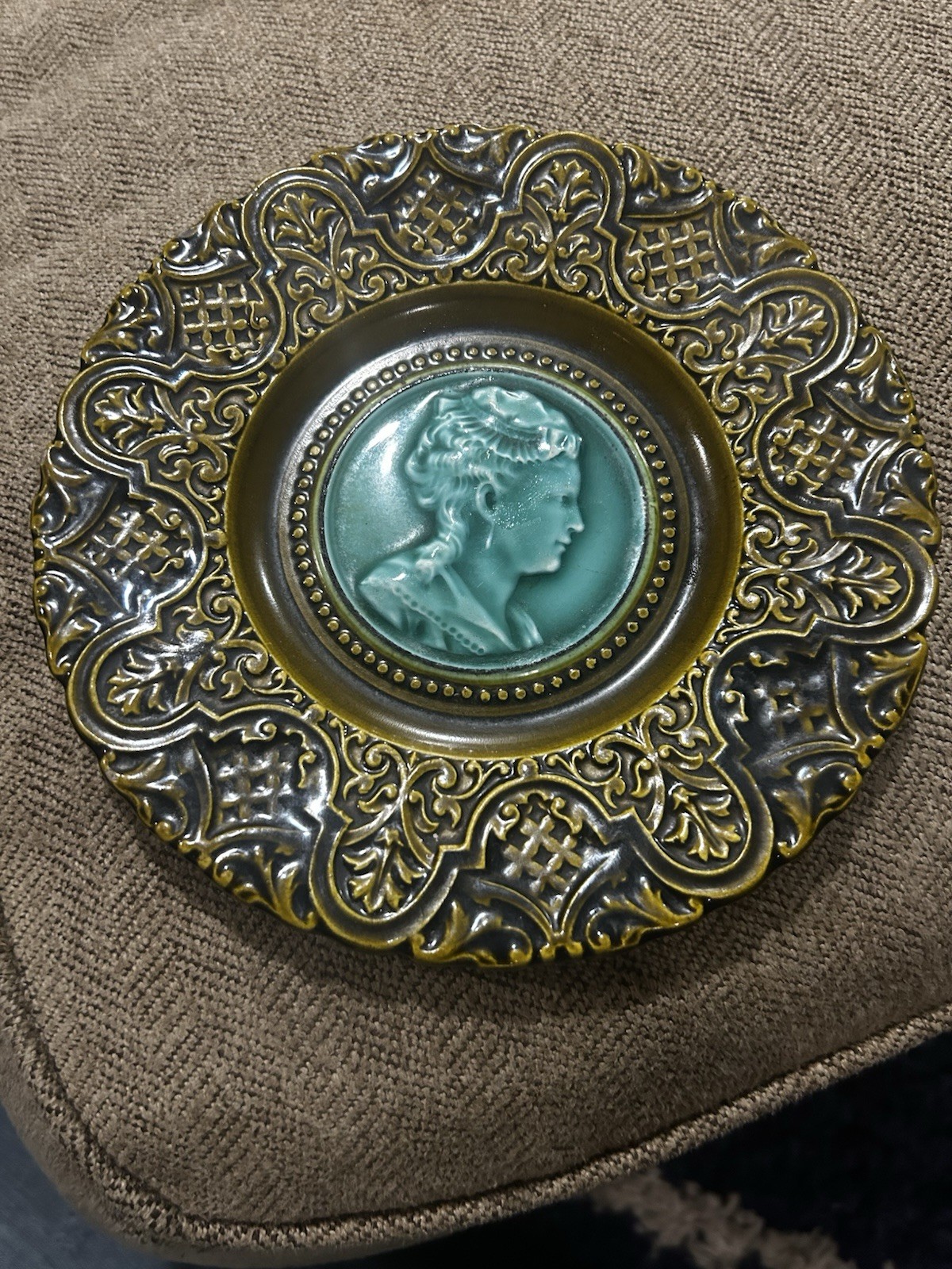 Antique Villeroy & Boch Schramberg Majolica Cameo Plate 19th Century Germany