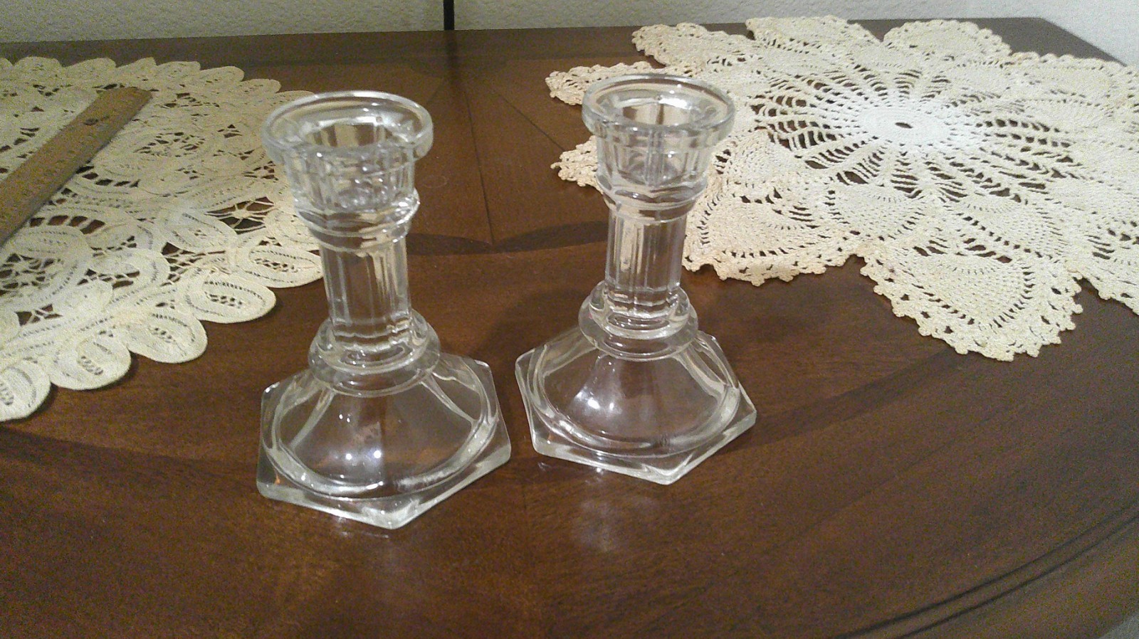 PAIR OF CLEAR GLASS CANDLE HOLDERS APPROX. 4.5\ PAIR OF CLEAR GLASS CANDLE HOLDERS APPROX. 4.5\