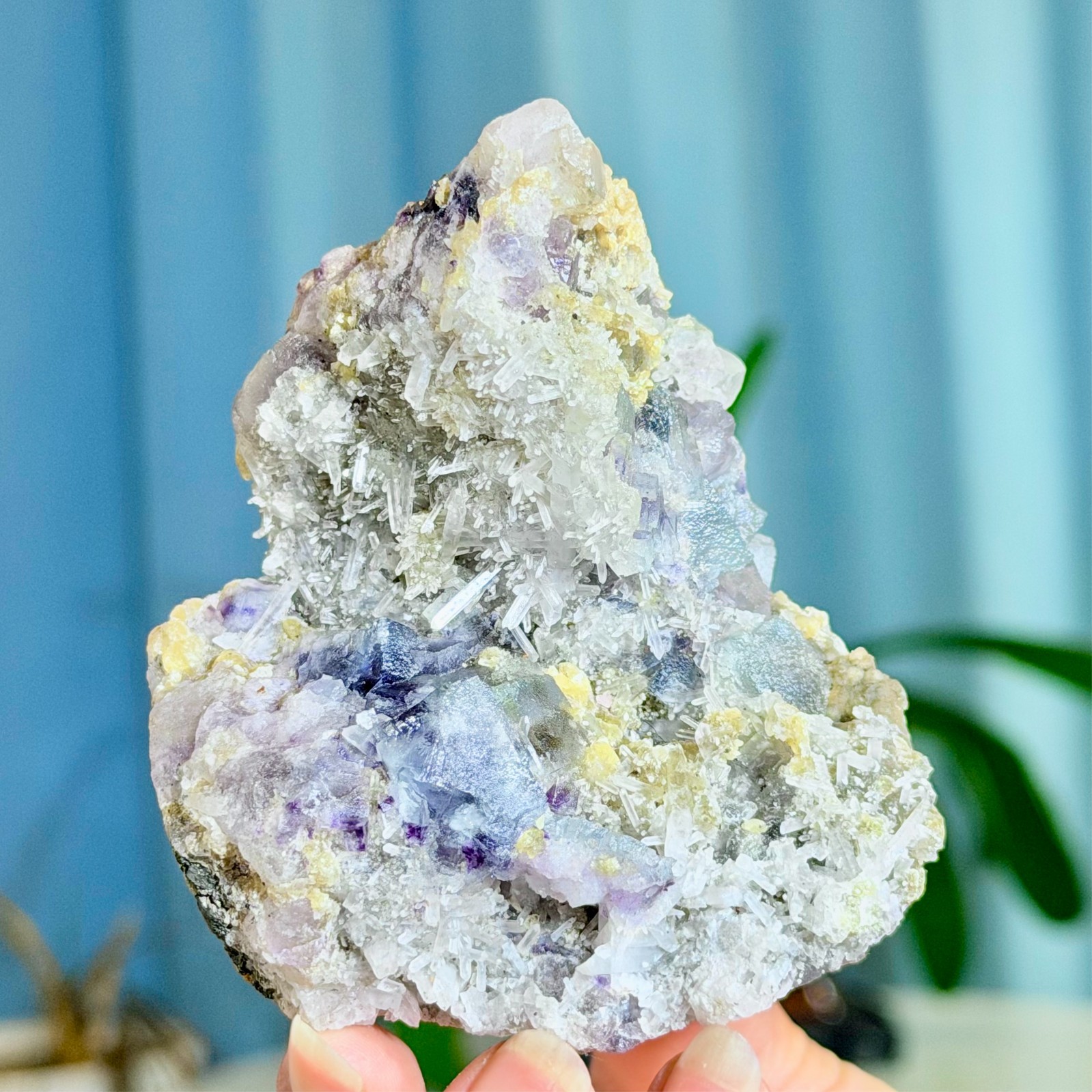 271G Rare Transparent Purple Cubic Fluorite with Clear Crystal Mineral Sample