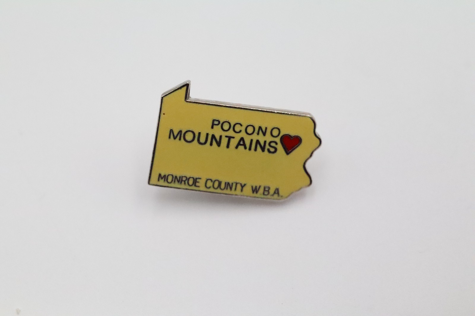 Vintage Pocono Mountains Monroe County WBA Pennsylvania Enamel Lapel Pin Badge