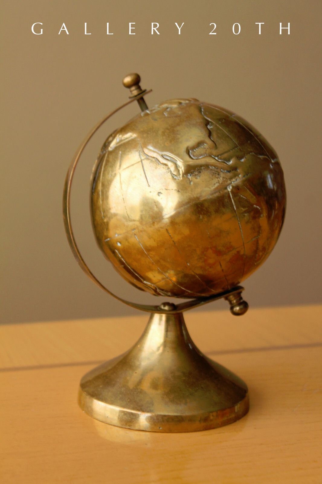 SUPERB MID CENTURY BRASS DESK GLOBE WORLD VINTAGE MAP ATOMIC NY PENTHOUSE 50's