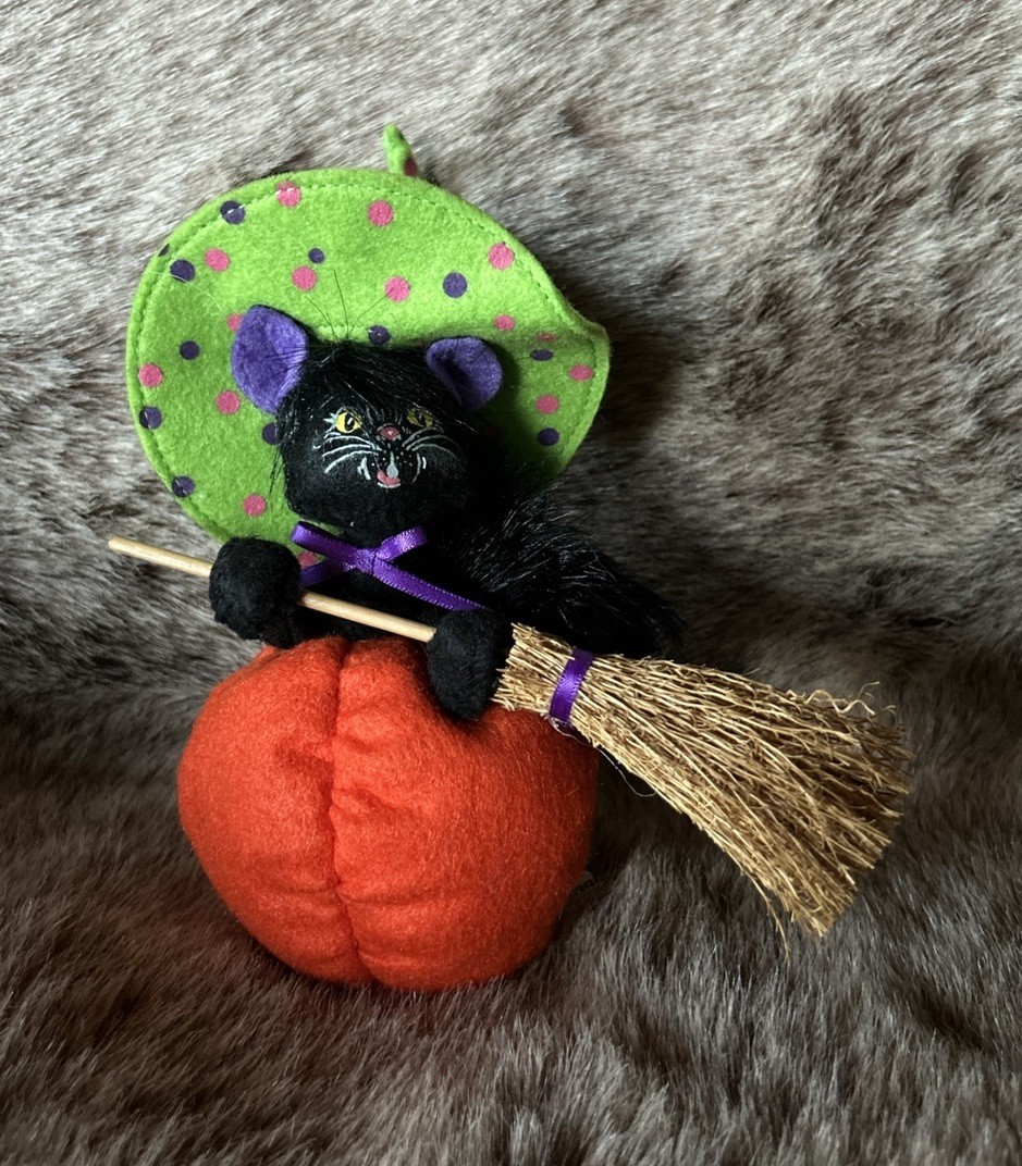 Annalee 2011 Halloween Cat Witch on Pumpkin Felt Fabric Figurine w/ Broom 10 Annalee 2011 Halloween Cat Witch on Pumpkin Felt Fabric Figurine w/ Broom 10