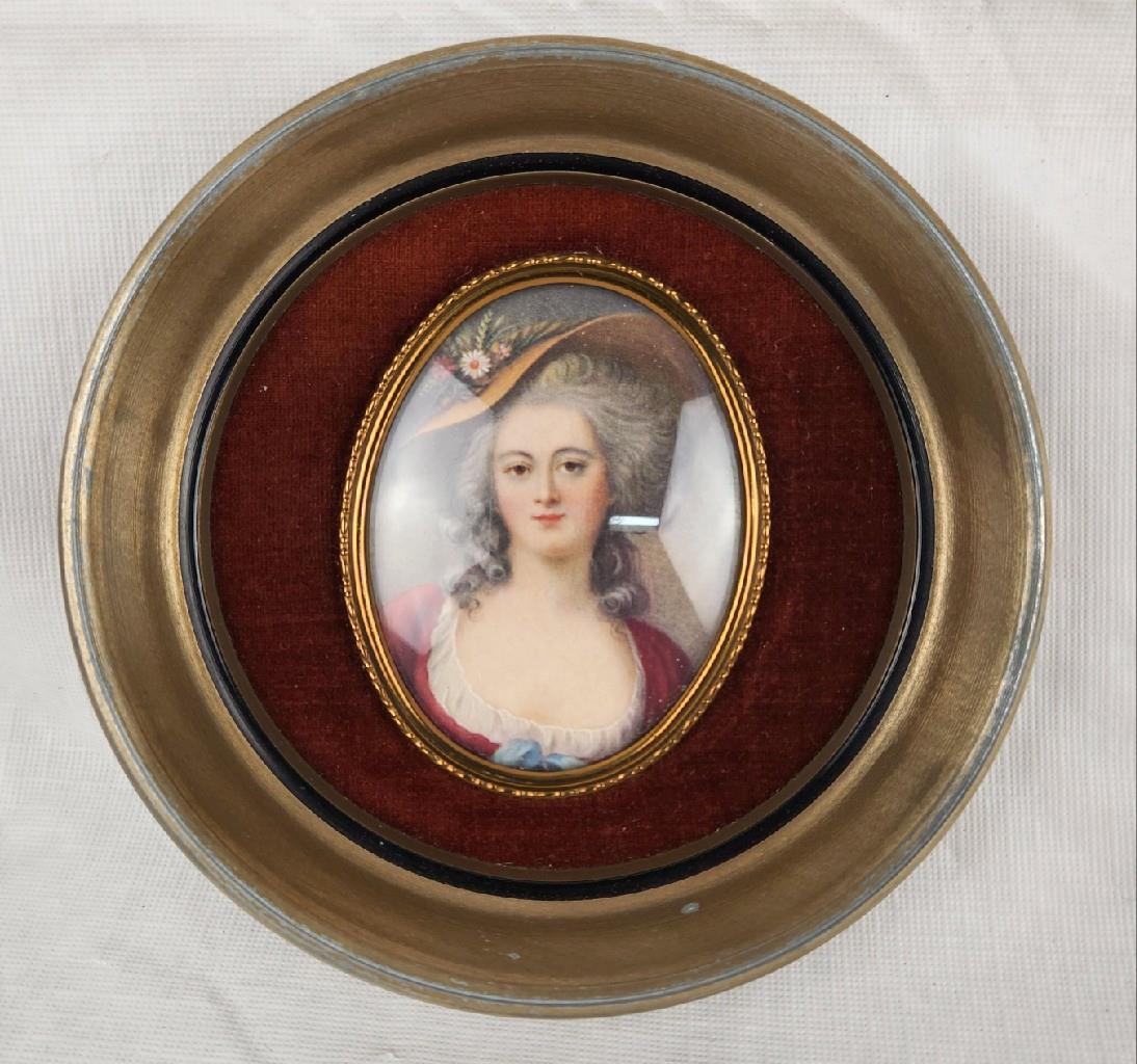 Vintage Cameo Creations Elizabeth of France by Nicholas Largelliere Bubble Glass