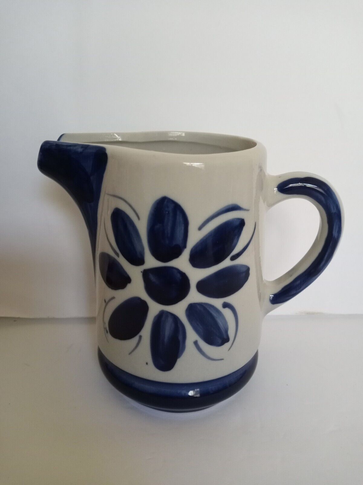Cobalt blue white Pitcher Porcelana M. Siao Brasil Colonial Blue Floral pitcher