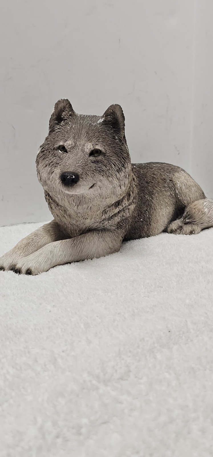 Sandicast Grey Wolf Sculpture Lying Down Signed Sandra Brue 1994