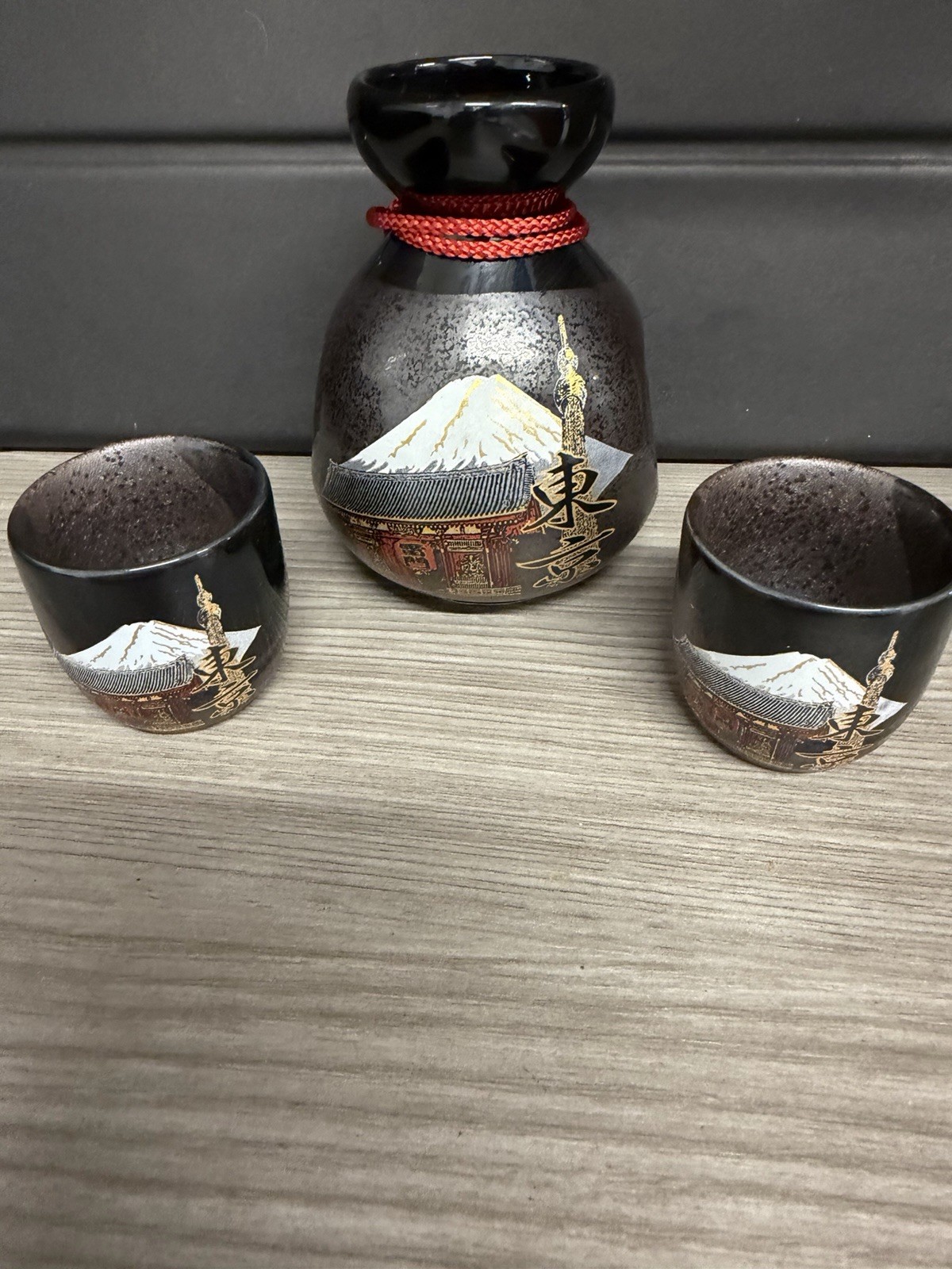 Japanese Sake Set Tokkuri 2 Cups Mount Fuji Sakura Black Iga Style Boxed Japan