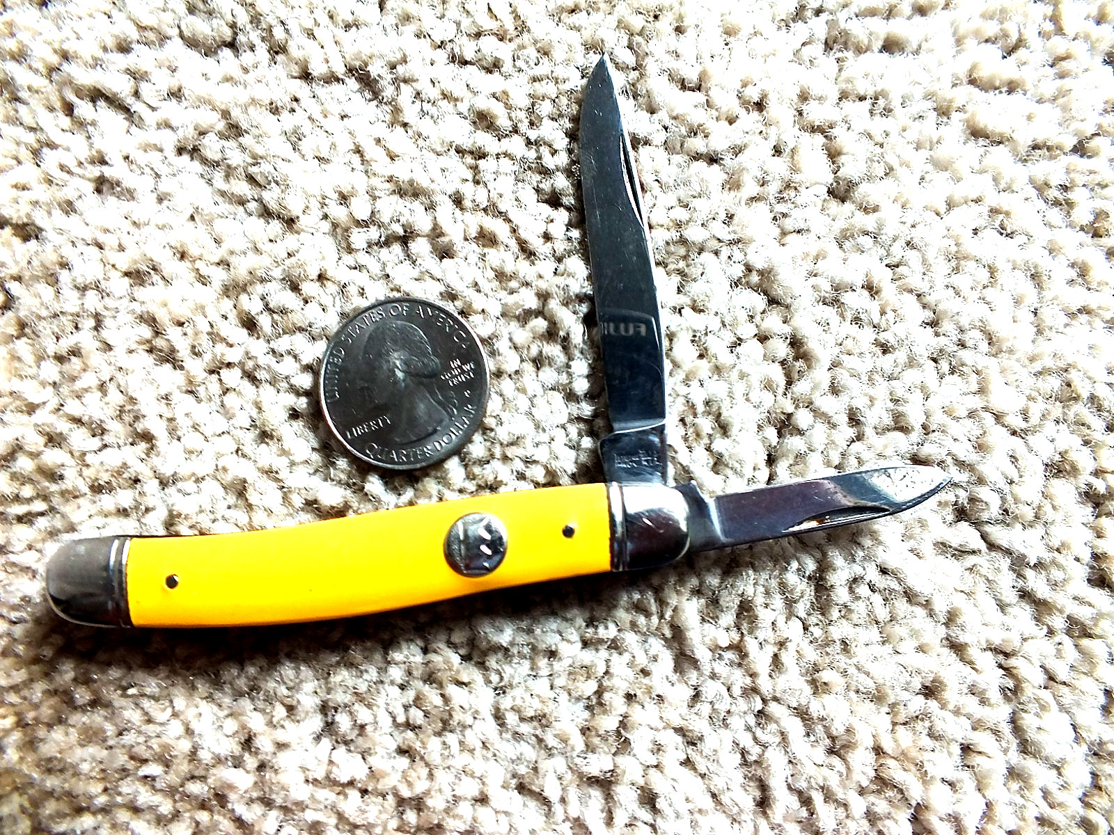 Vintage Imperial Prov. R.I. USA Yellow 2 Blade Pocket Knife 