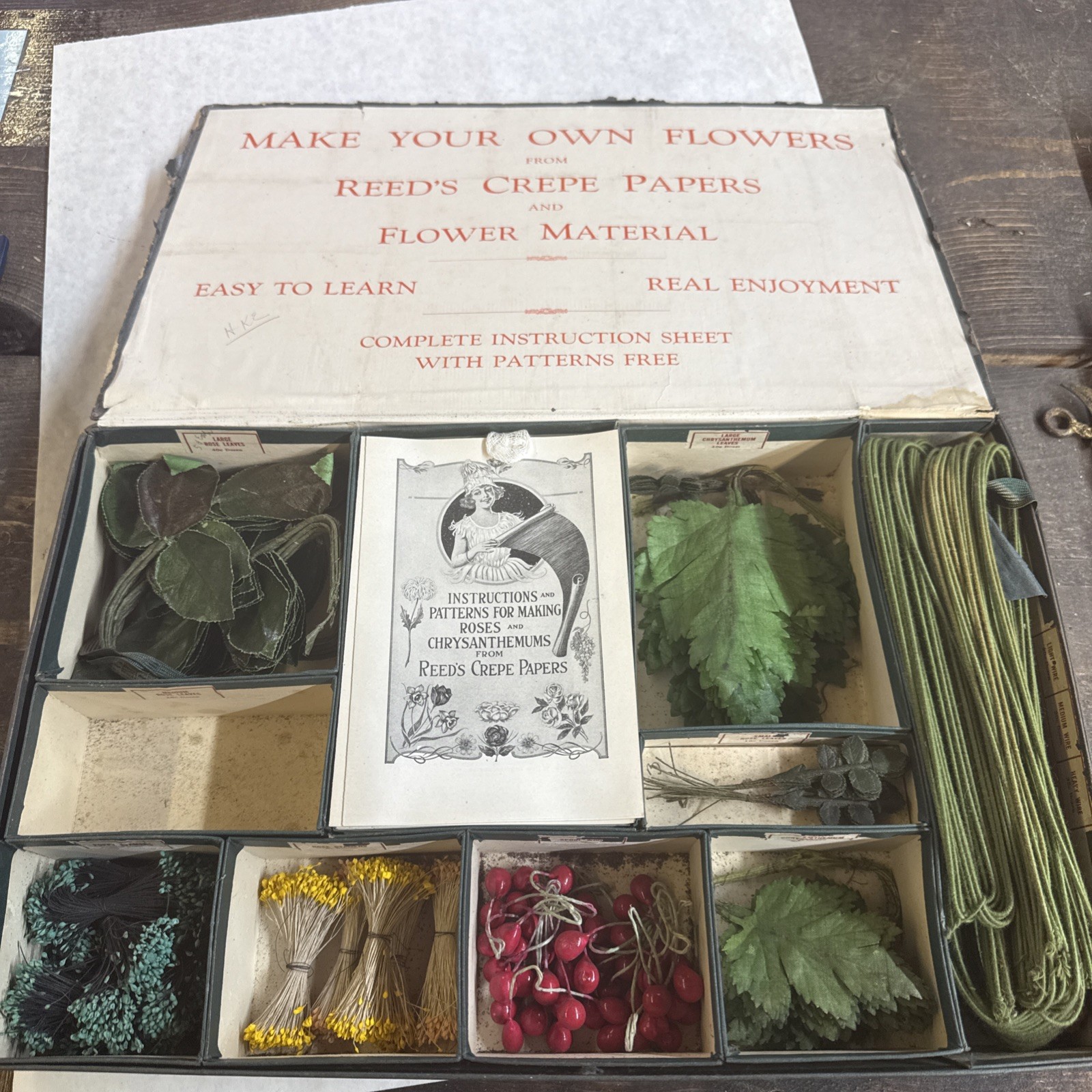 CA REED CO Vtg c1930s-40s Rare Crepe Paper Flower Making Kit. CA REED CO Vtg c1930s-40s Rare Crepe Paper Flower Making Kit.