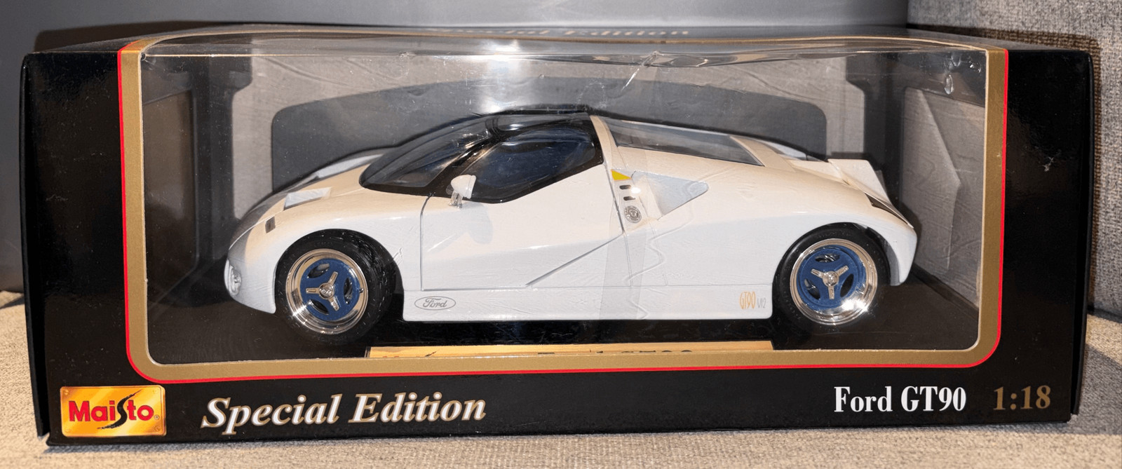 Maisto Special Edition 1:18 scale die-cast model of the Ford GT90 concept car in