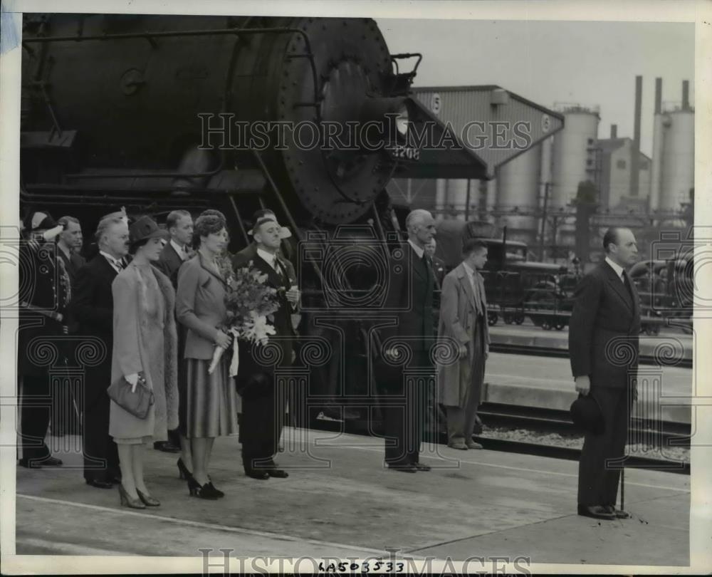 1939 Press Photo LA Calif Crown Prince Olav, Princess Martha of Norway arrive