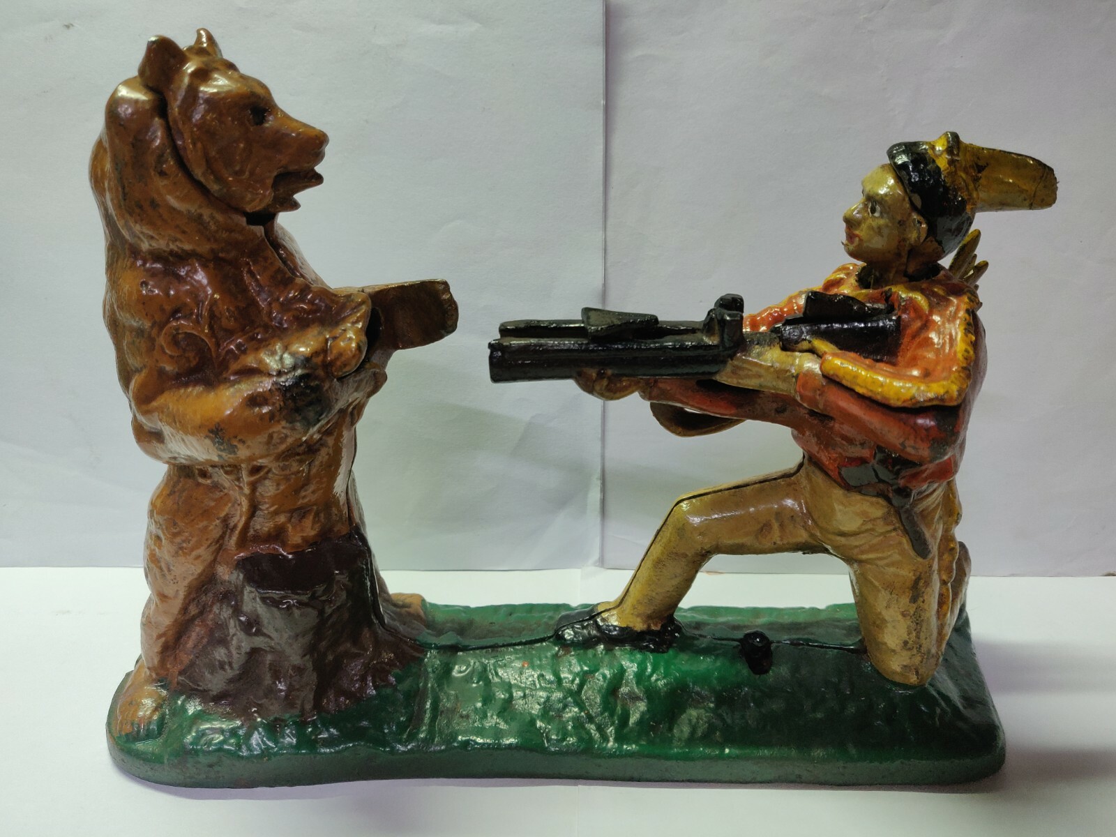 ANTIQUE / VINTAGE STYLE CAST IRON INDIAN SHOOTING BEAR MECHANICAL BOX BANK