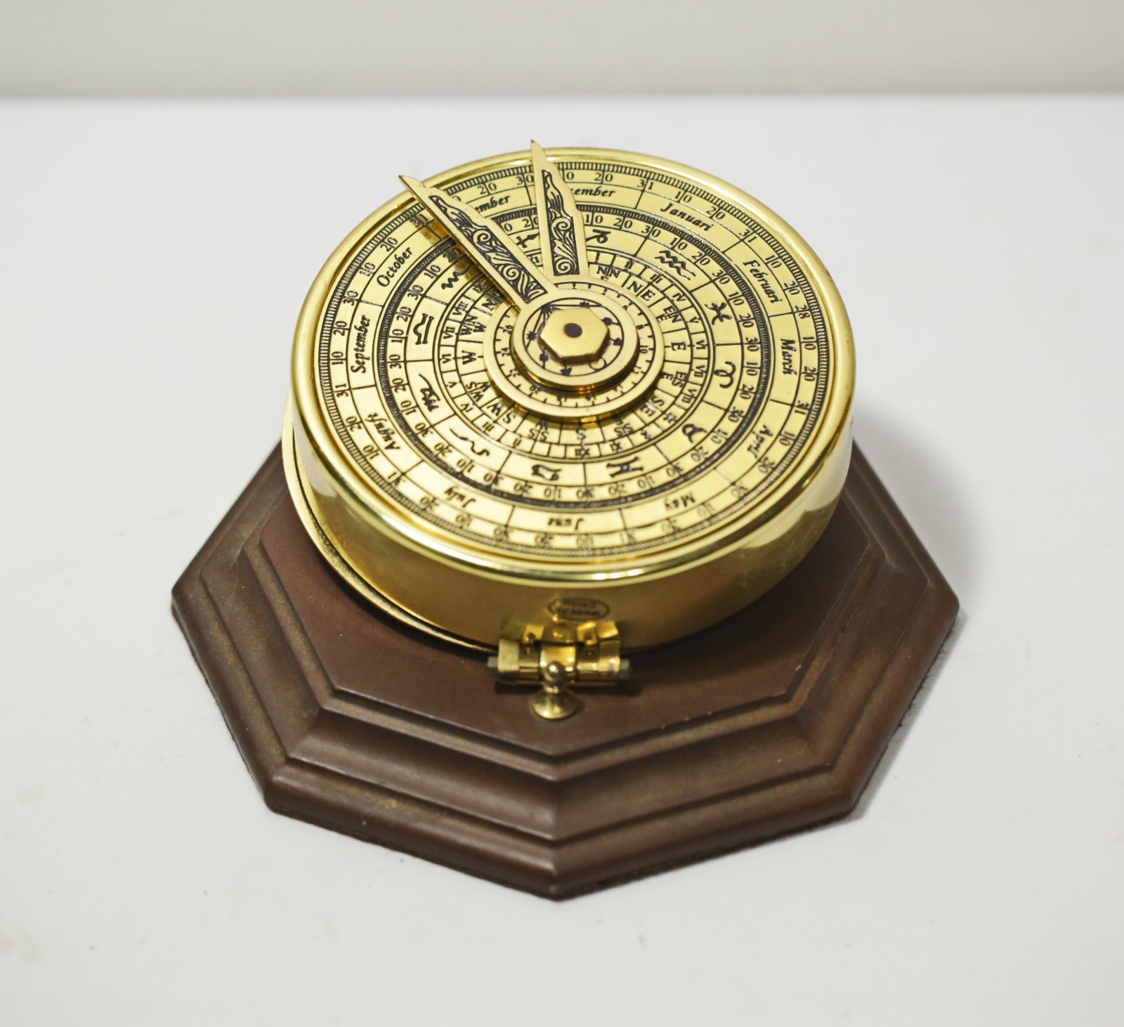 Franklin Mint Discovery of America Brass Compendium 1492–1992 with Wood Stand