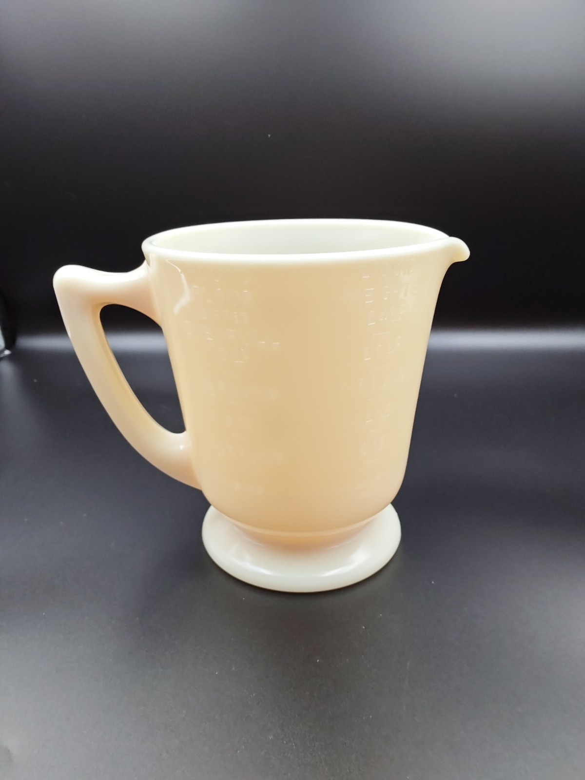 McKee Custard Glass 1 Quart Measuring Cup liquid and dry measures Glows bright