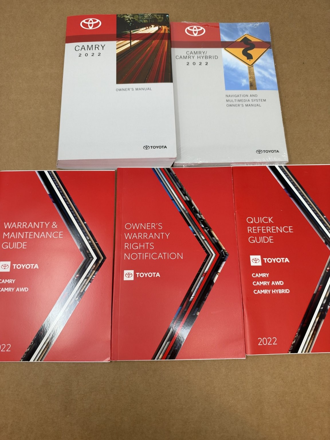 2022 Toyota Camry Owner\'s Manual Set