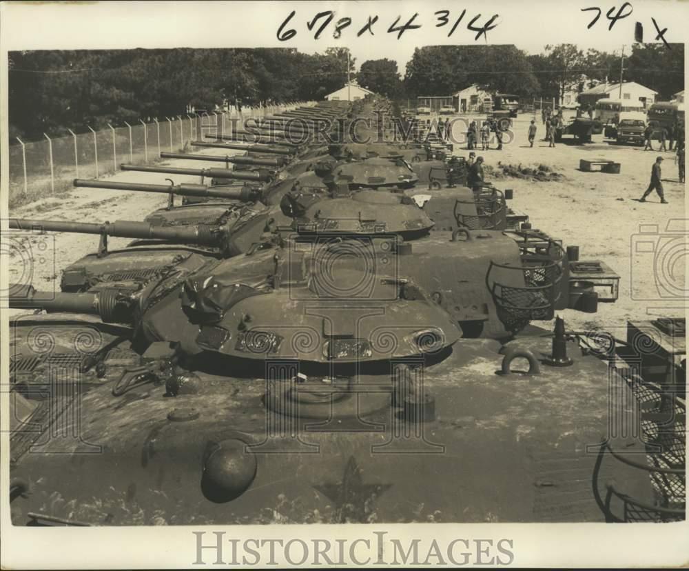 1978 Press Photo Sixty-ton tanks lined up at Fort Polk, Louisiana - nom02621