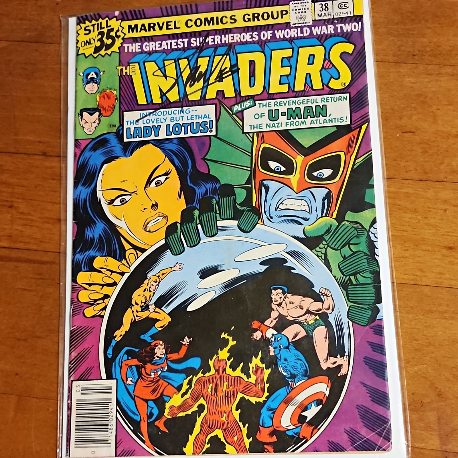 Autrographed Stan Lee 1978 The Invaders #38  Comic Book Lady Lotus, U-Man