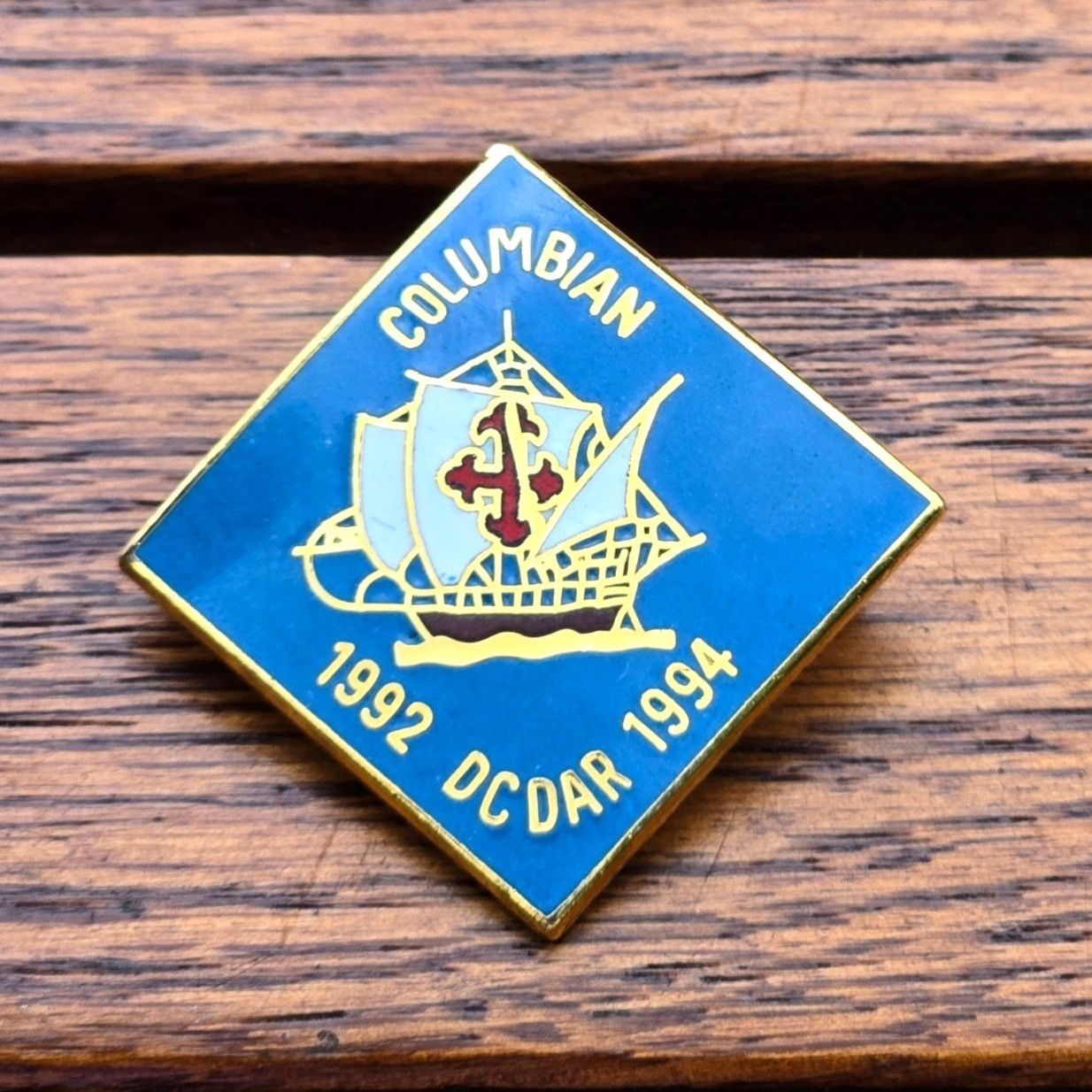 Daughters of the American Revolution DAR Gold Tone Blue Enamel Pin Brooch DC VTG